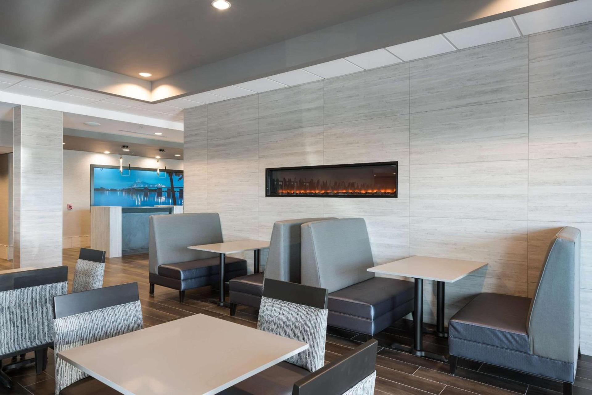 Comfort Suites Kennewick at Southridge photo 14