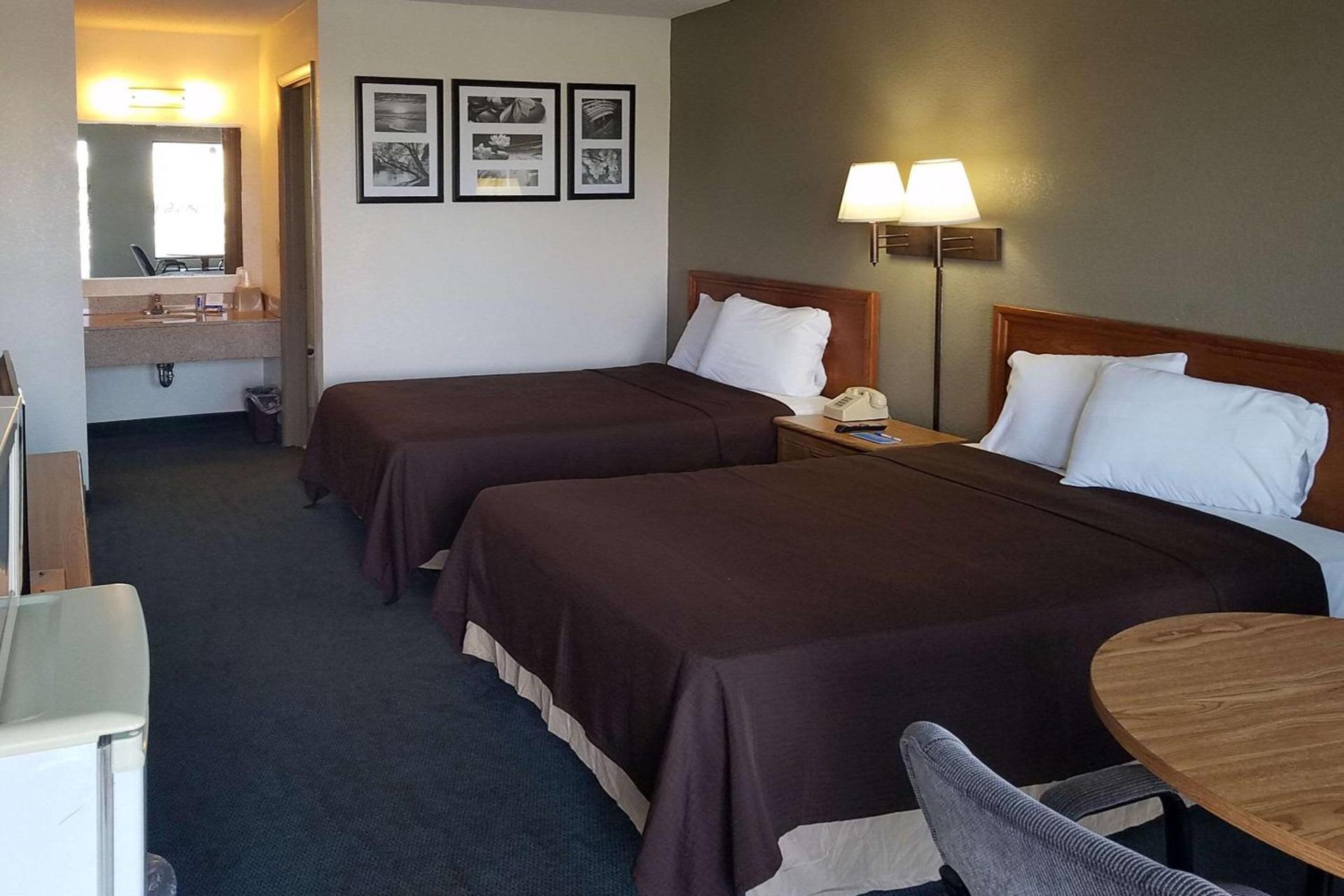 Travelers Inn & Suites photo 15