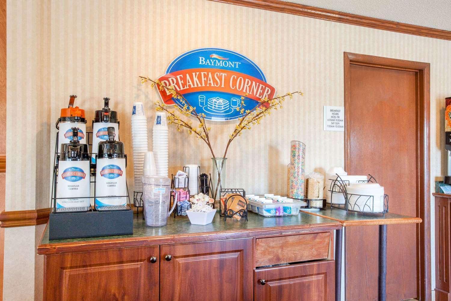 Baymont by Wyndham Detroit/Roseville photo 13