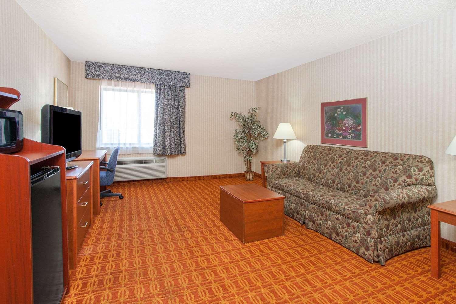 Baymont by Wyndham Detroit/Roseville photo 20