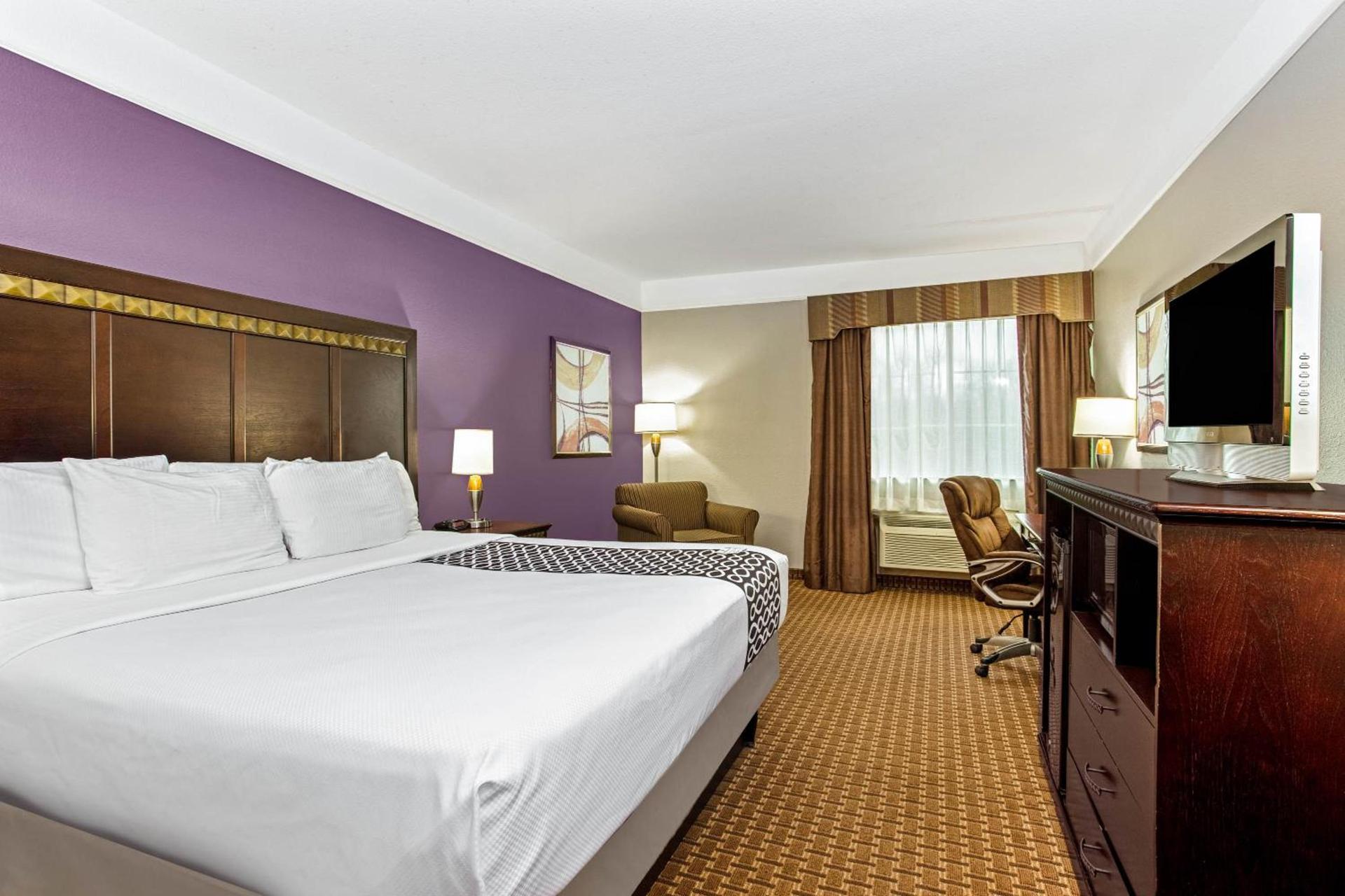 La Quinta by Wyndham Cleburne photo 35