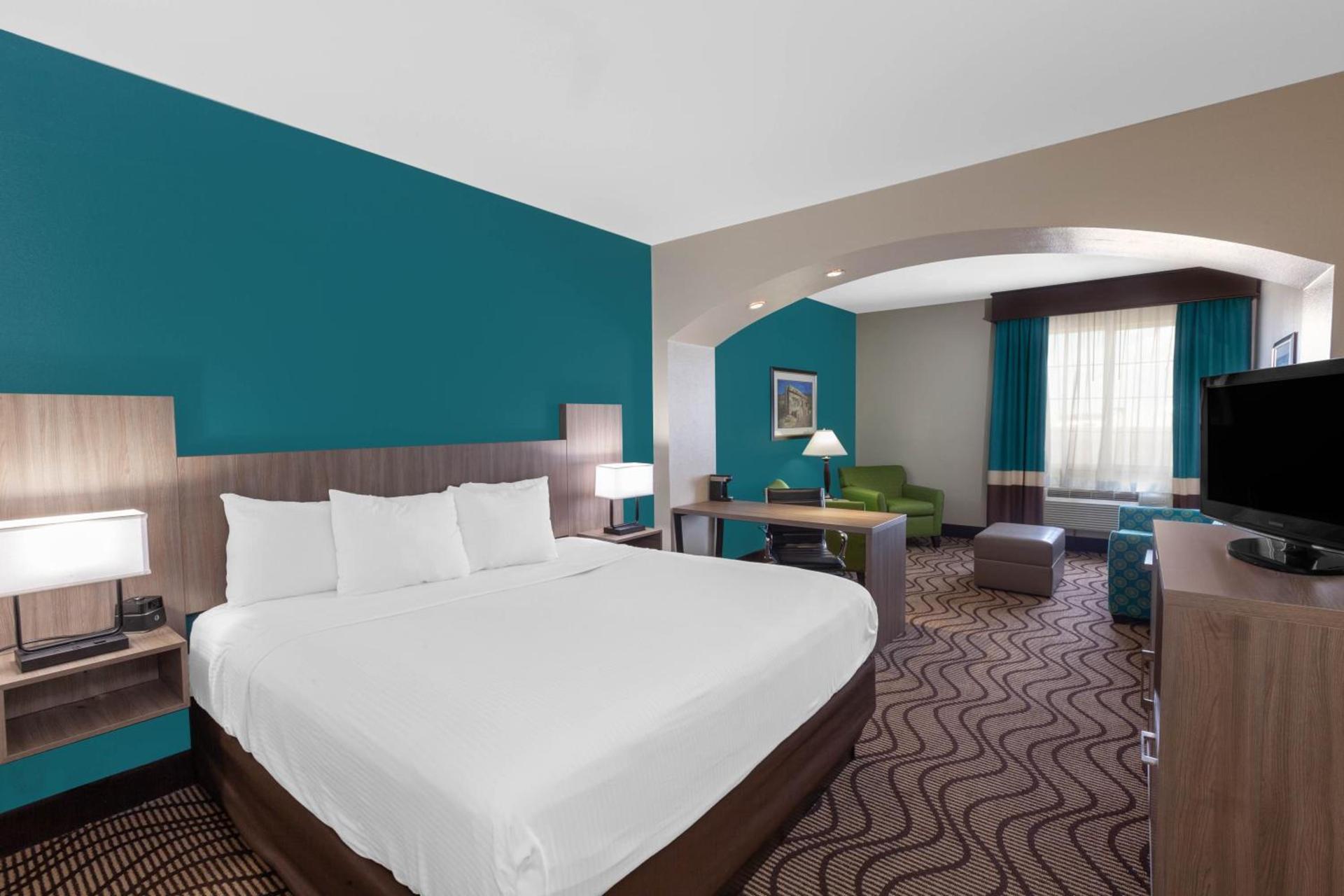 La Quinta by Wyndham Midland North photo 25