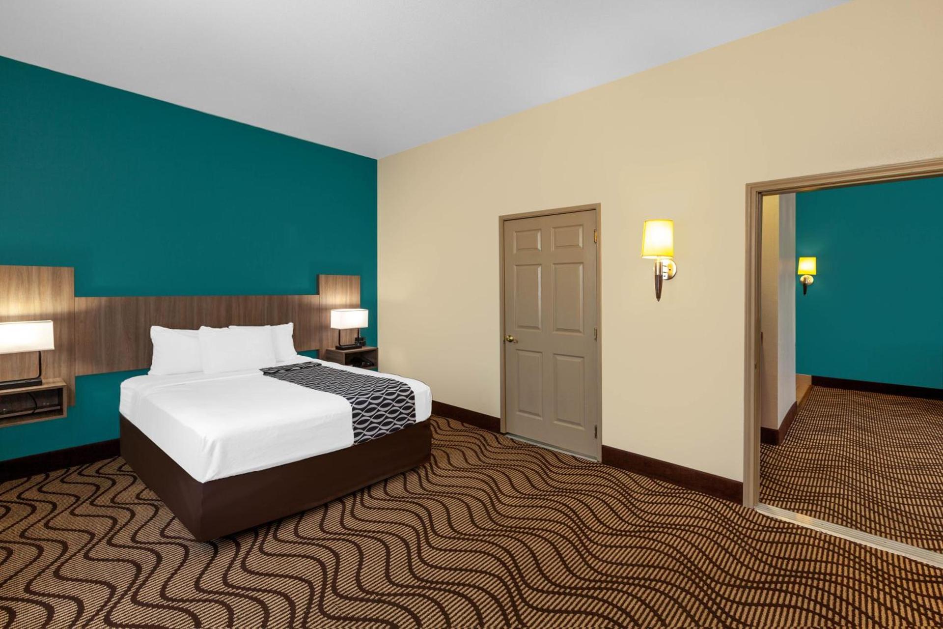 La Quinta by Wyndham Midland North photo 45