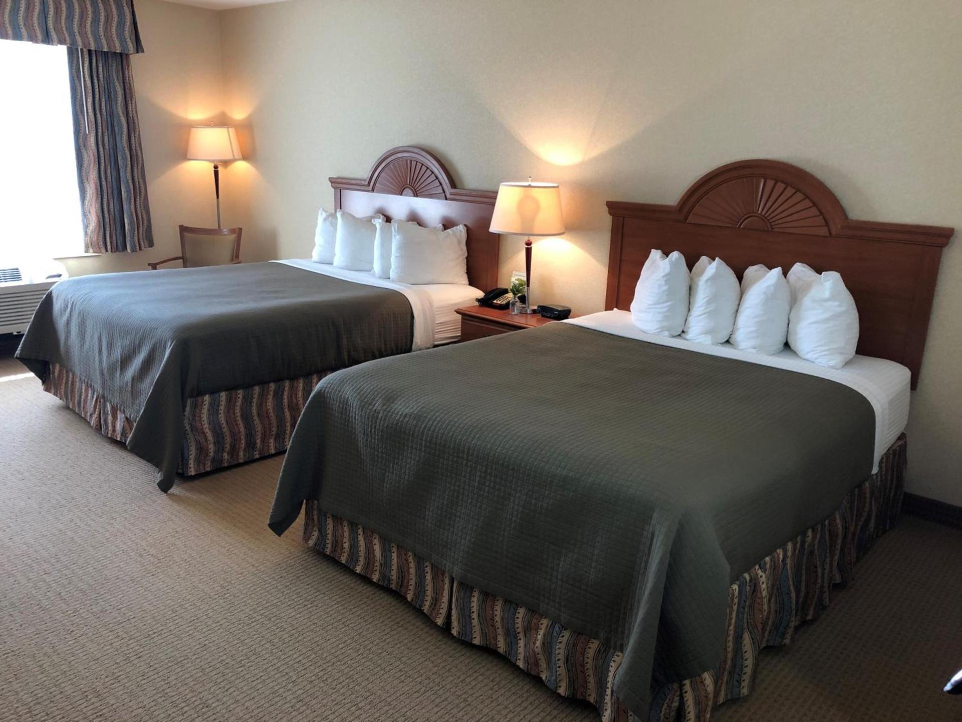 Red Coach Inn & Suites photo 3