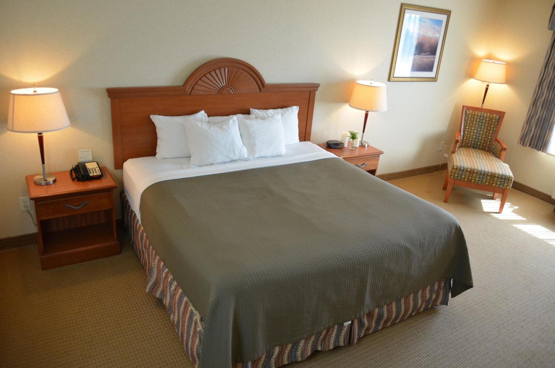 Red Coach Inn & Suites photo 2
