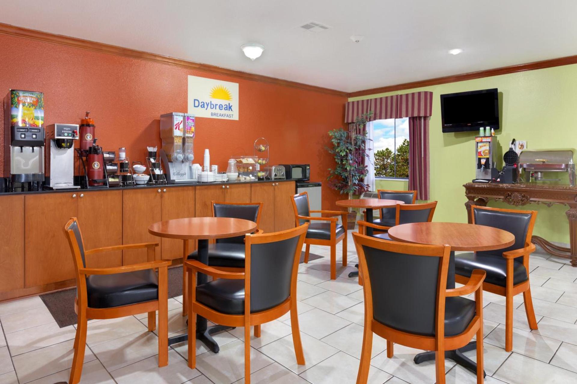 Days Inn by Wyndham Lumberton photo 18