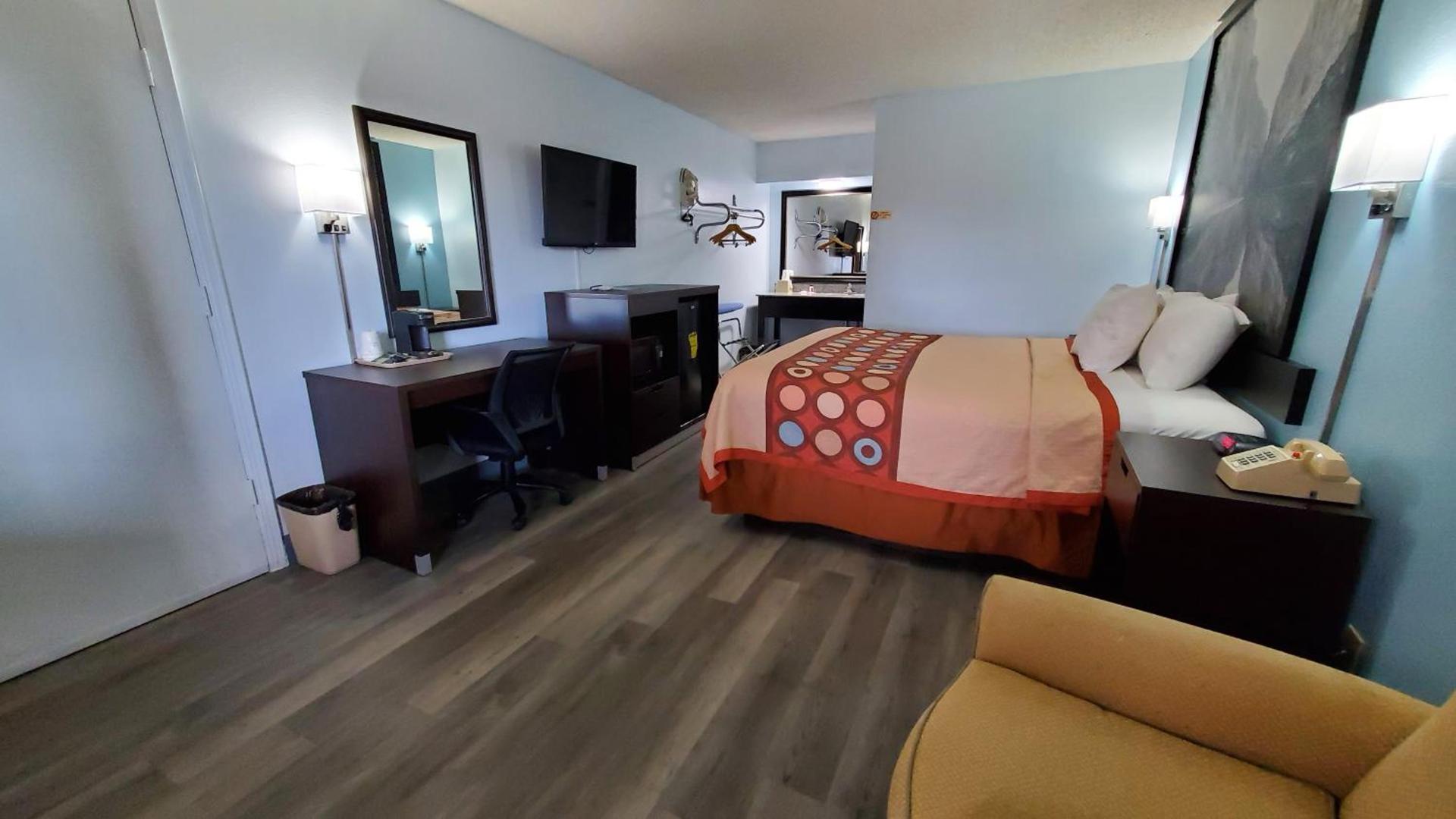 Super 8 by Wyndham Van Horn photo 16