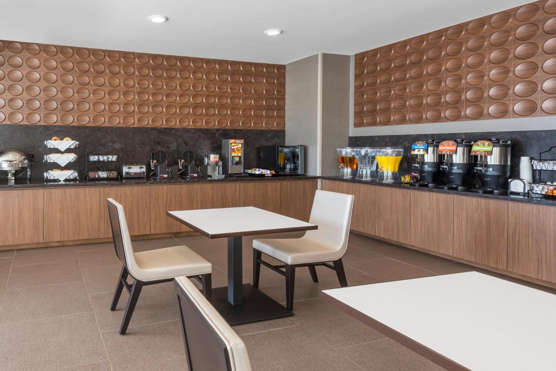 Hawthorn Extended Stay by Wyndham Loveland photo 39
