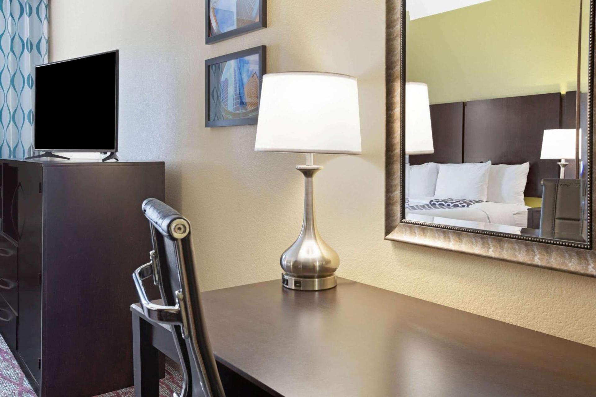 La Quinta Inn & Suites By Wyndham Houston Pasadena North photo 9