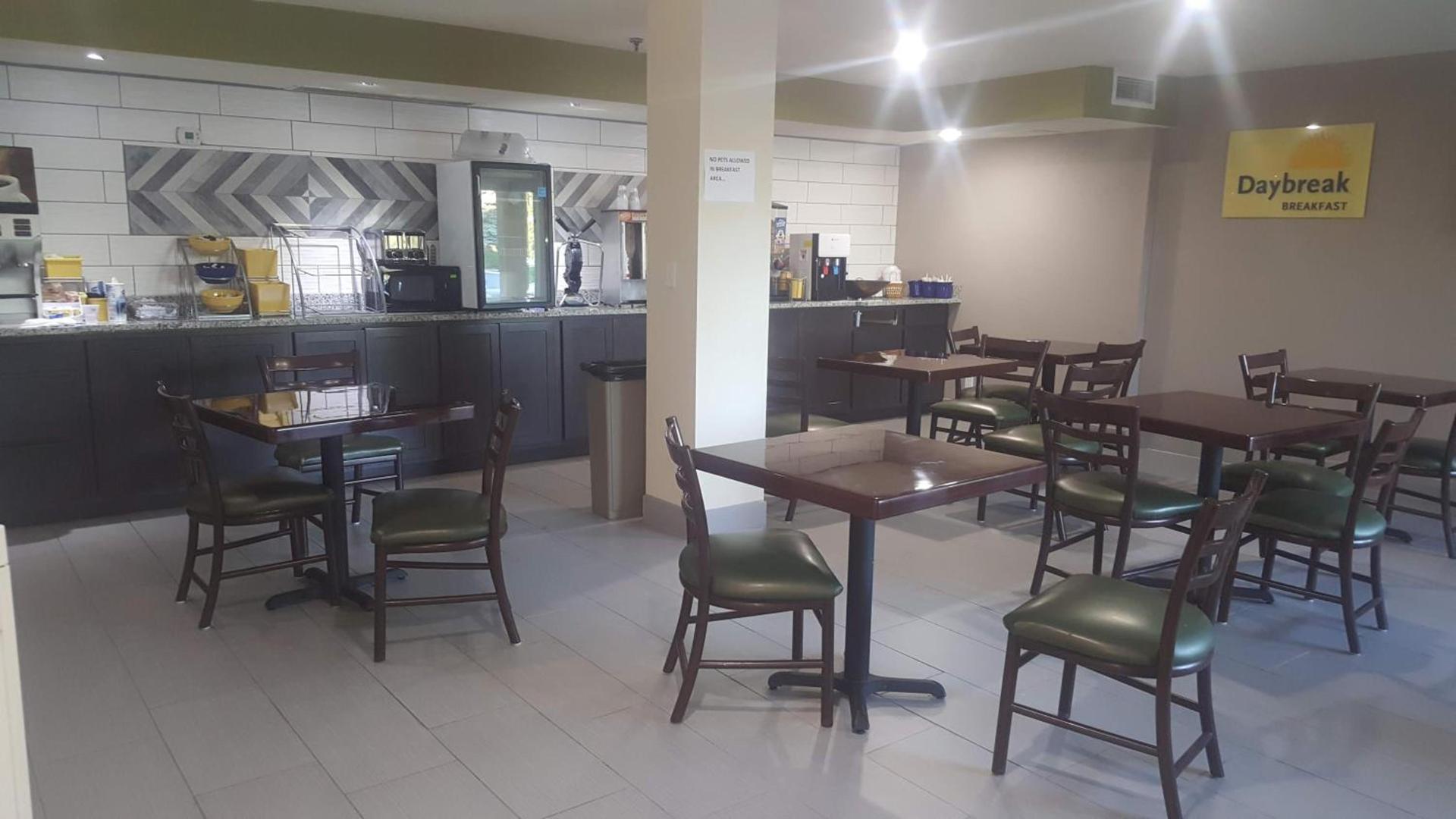 Days Inn by Wyndham West Des Moines - Clive photo 16