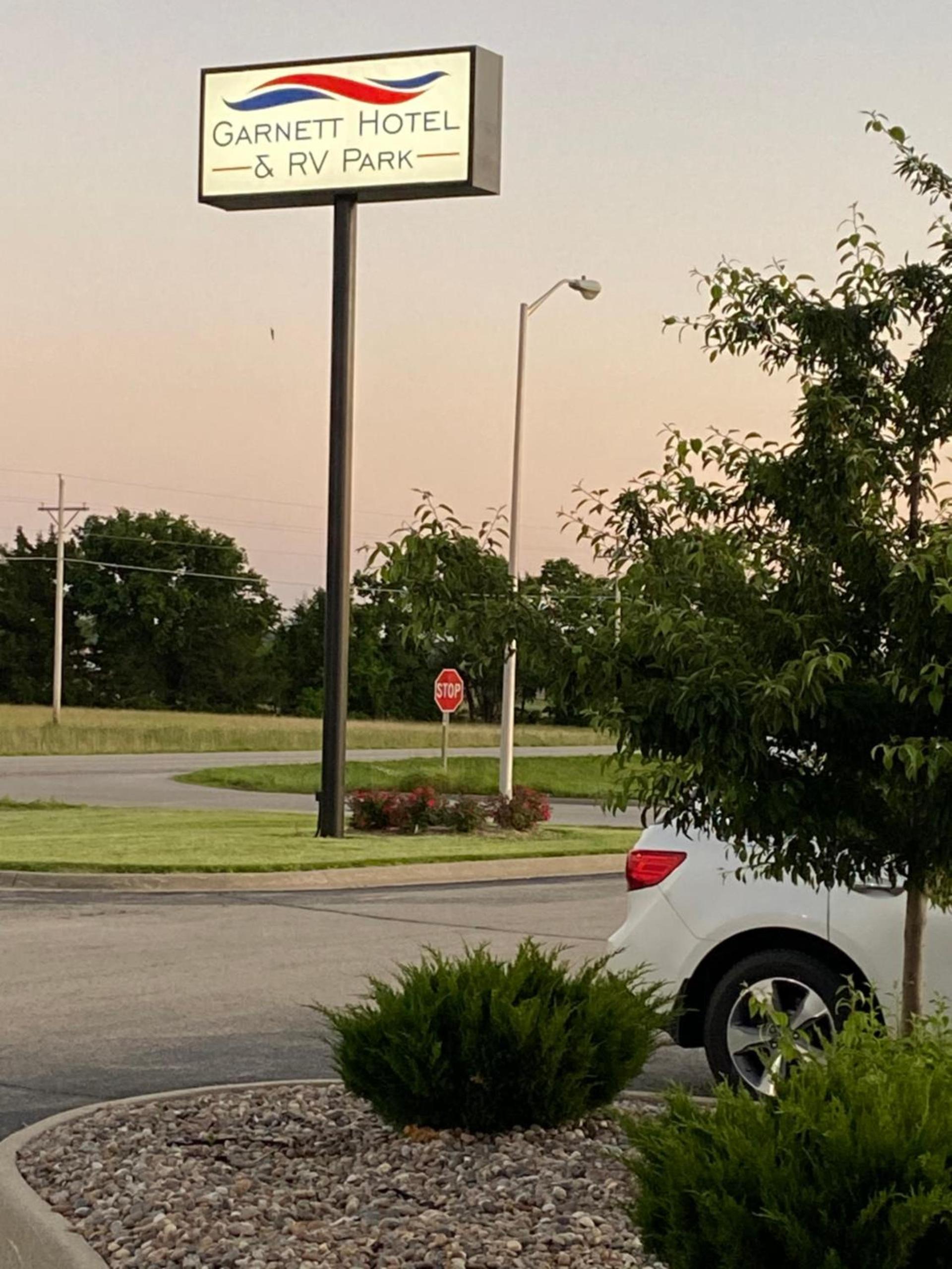 Garnett Hotel & RV Park photo 60