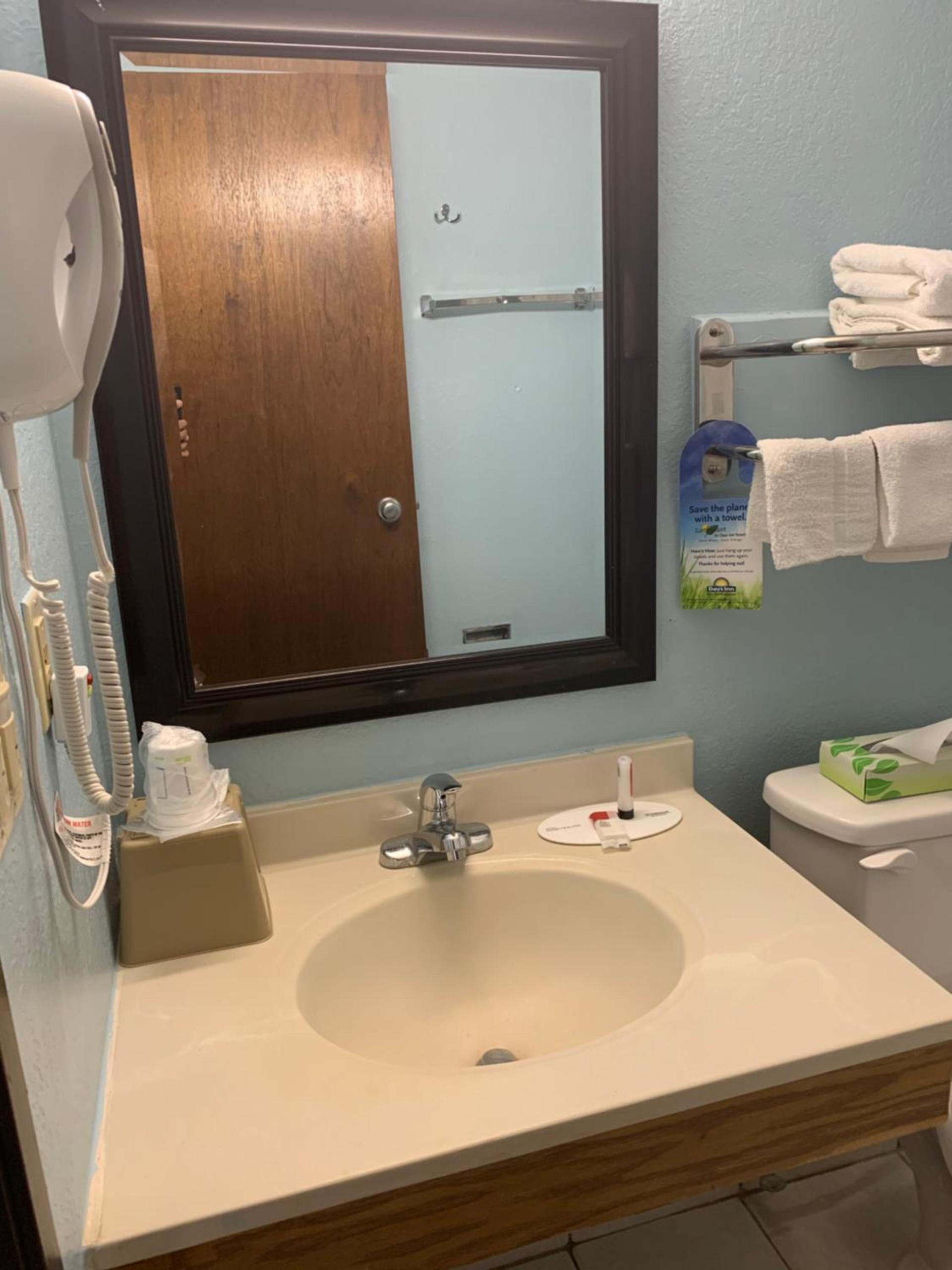 Days Inn by Wyndham Greenwood SC photo 13