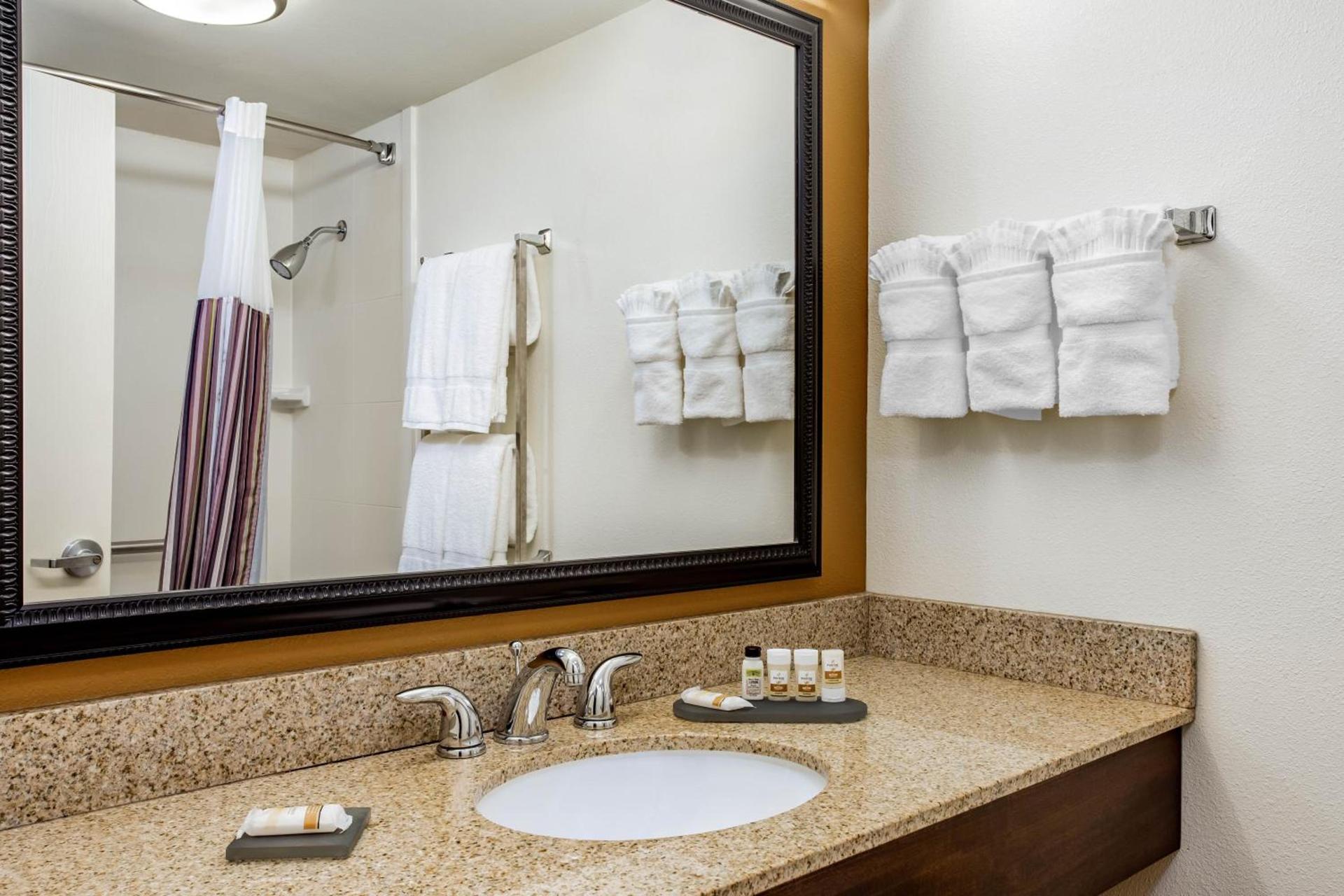 La Quinta by Wyndham Danbury photo 56