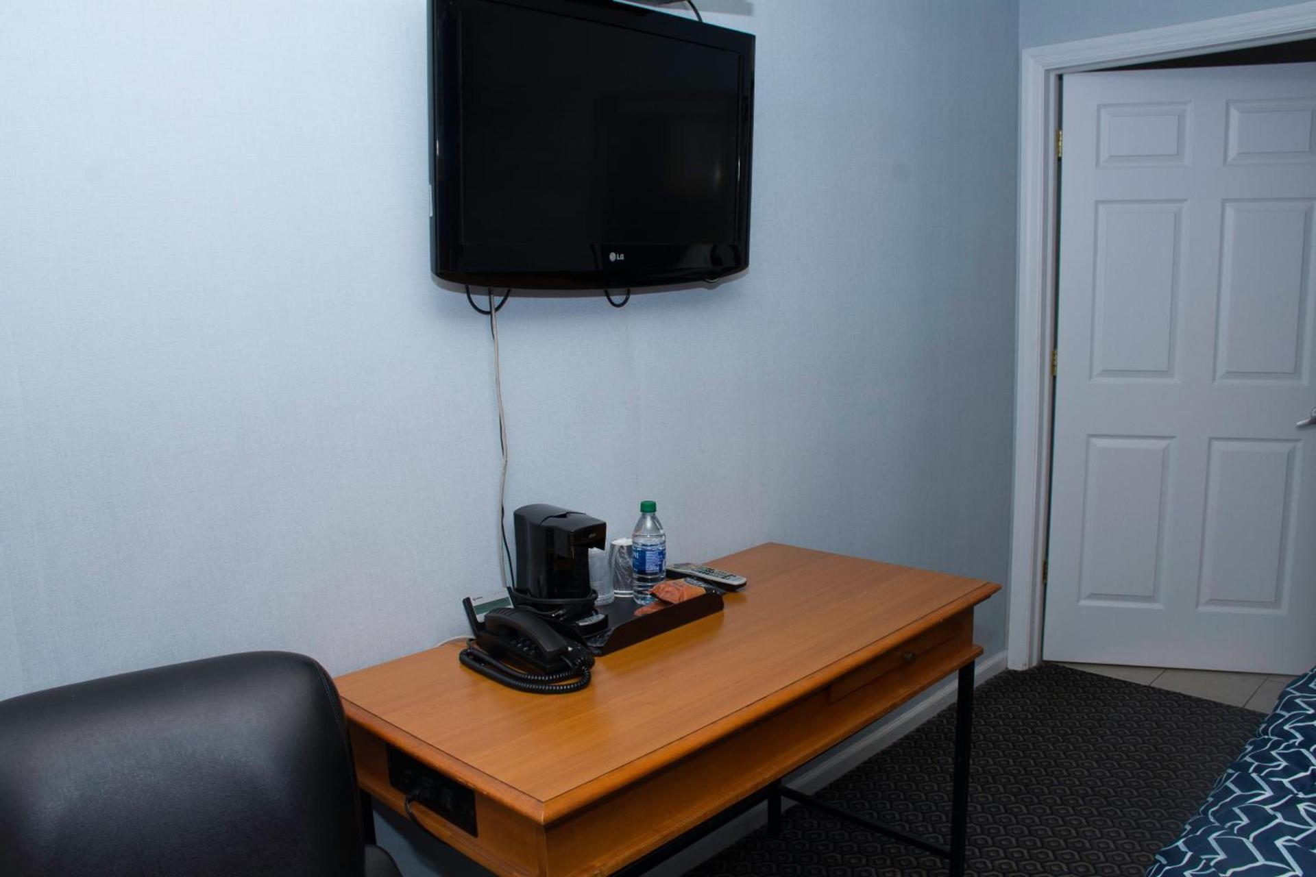 At 9 Motel Near Freehold I-195 photo 8