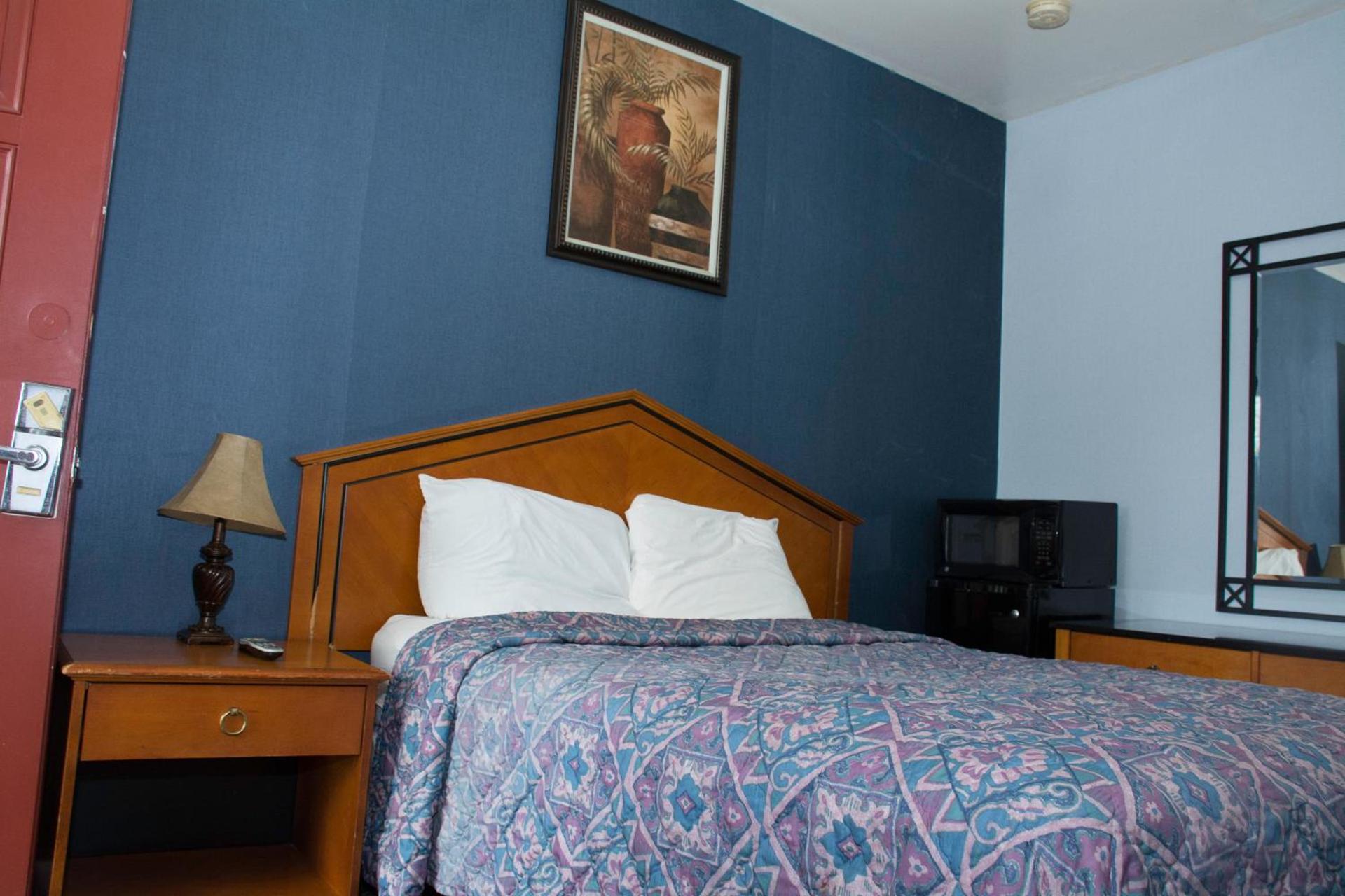 At 9 Motel Near Freehold I-195 photo 16