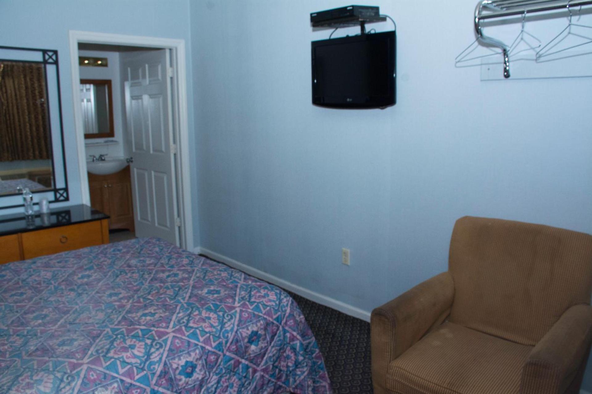 At 9 Motel Near Freehold I-195 photo 19