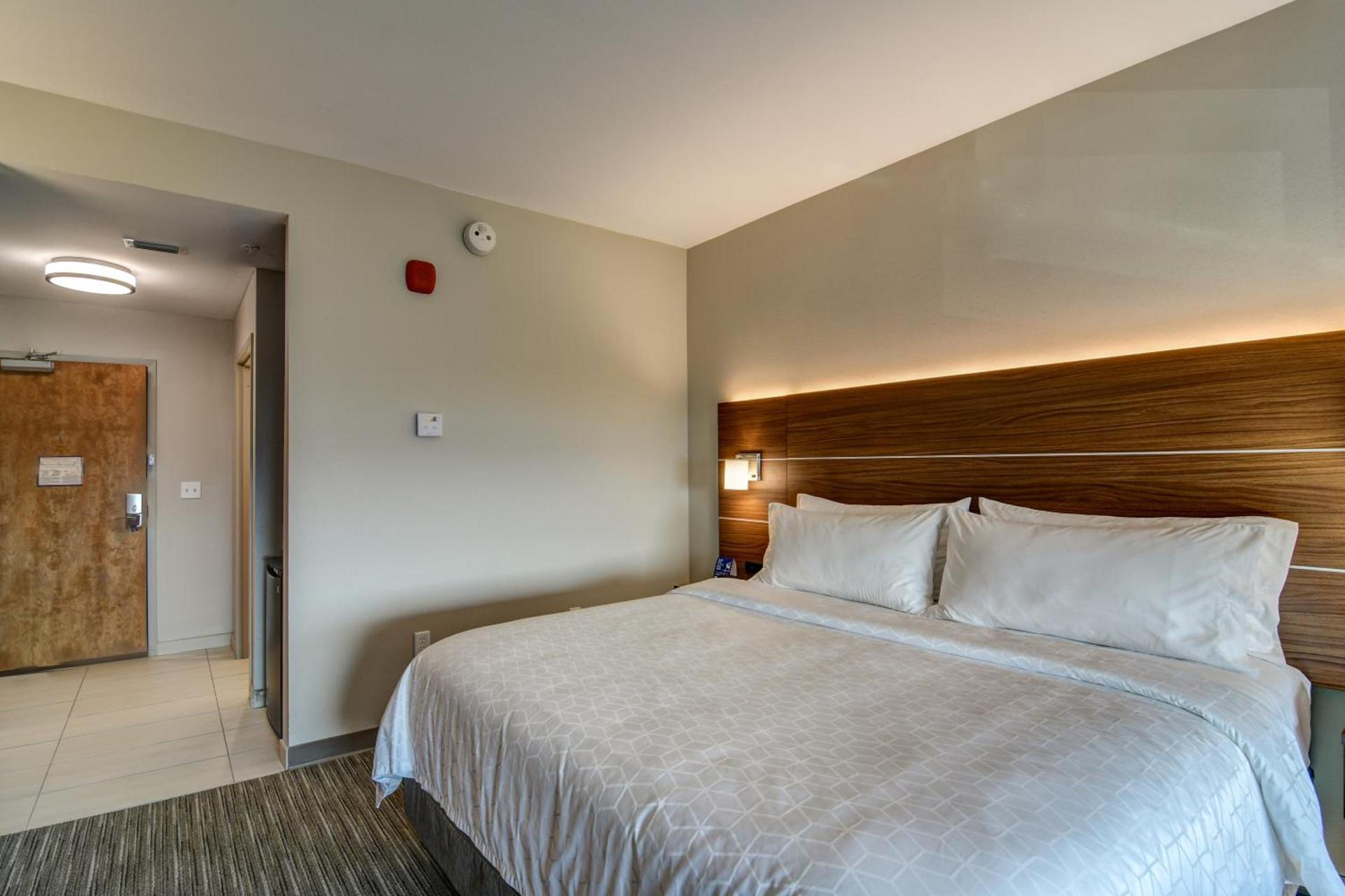 Holiday Inn Express - Fort Walton Beach Central by IHG photo 3