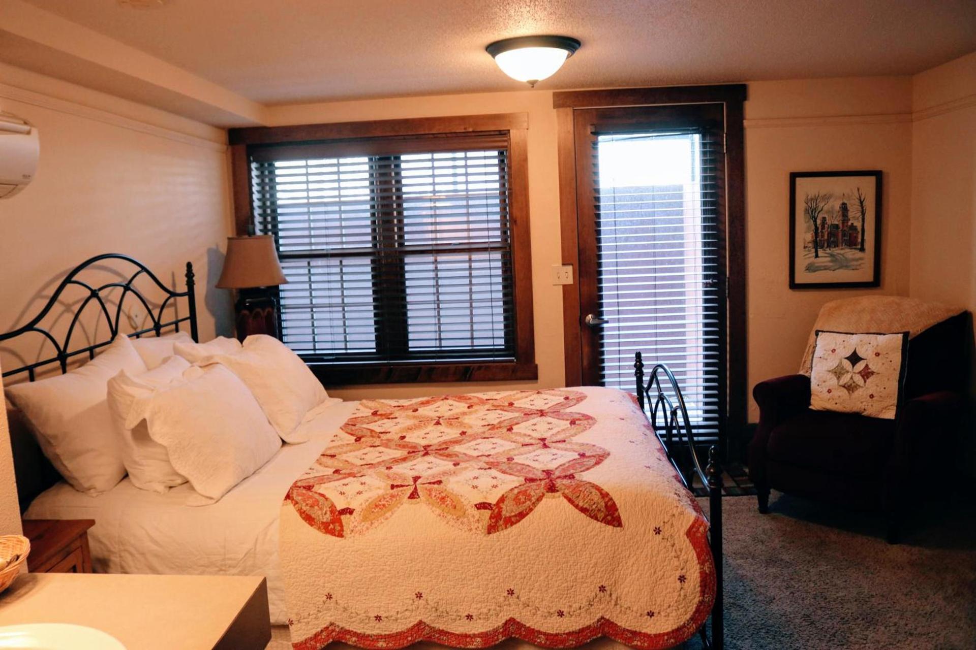 Iowa House Historic Inn photo 88