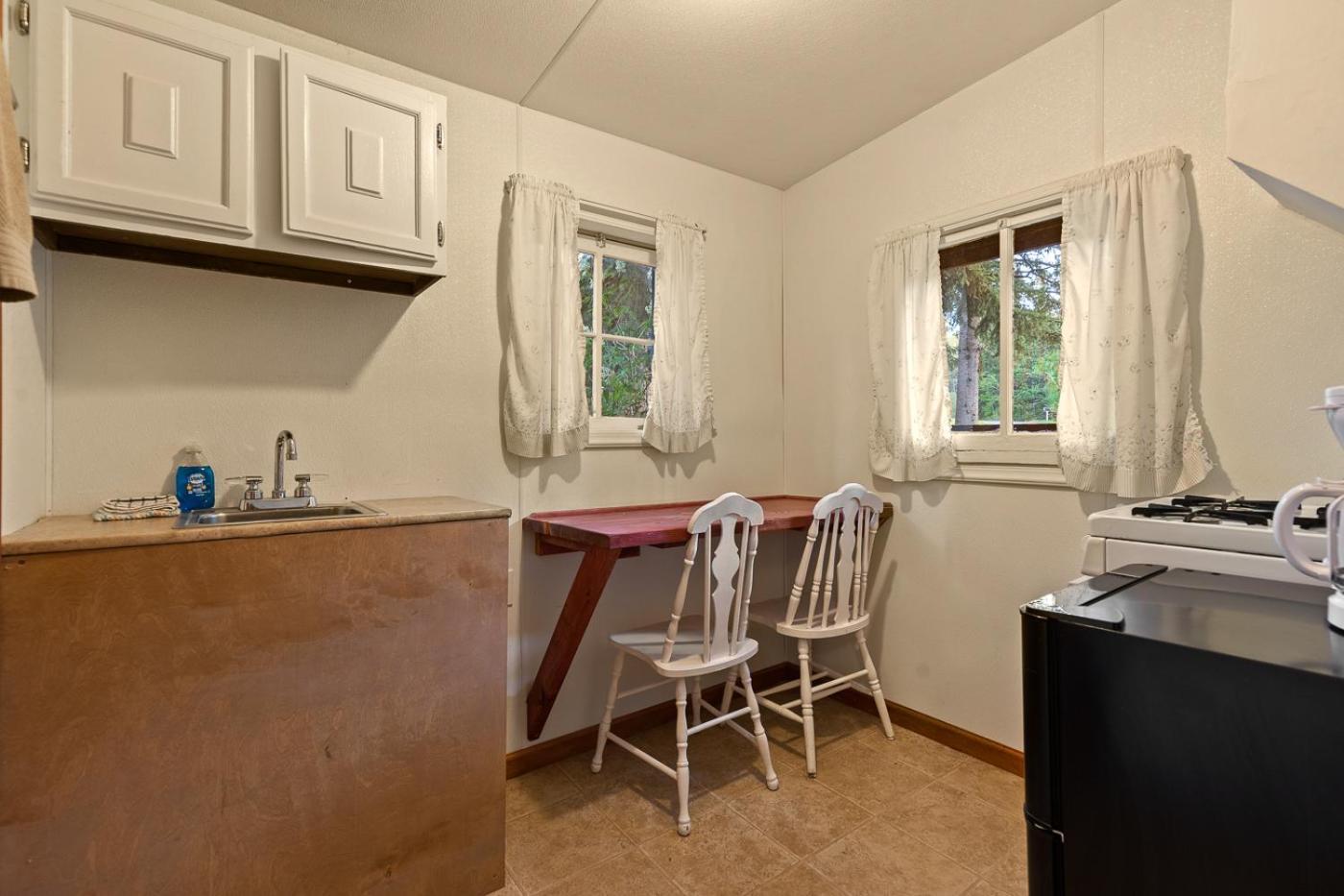 Harney Camp Cabins photo 40