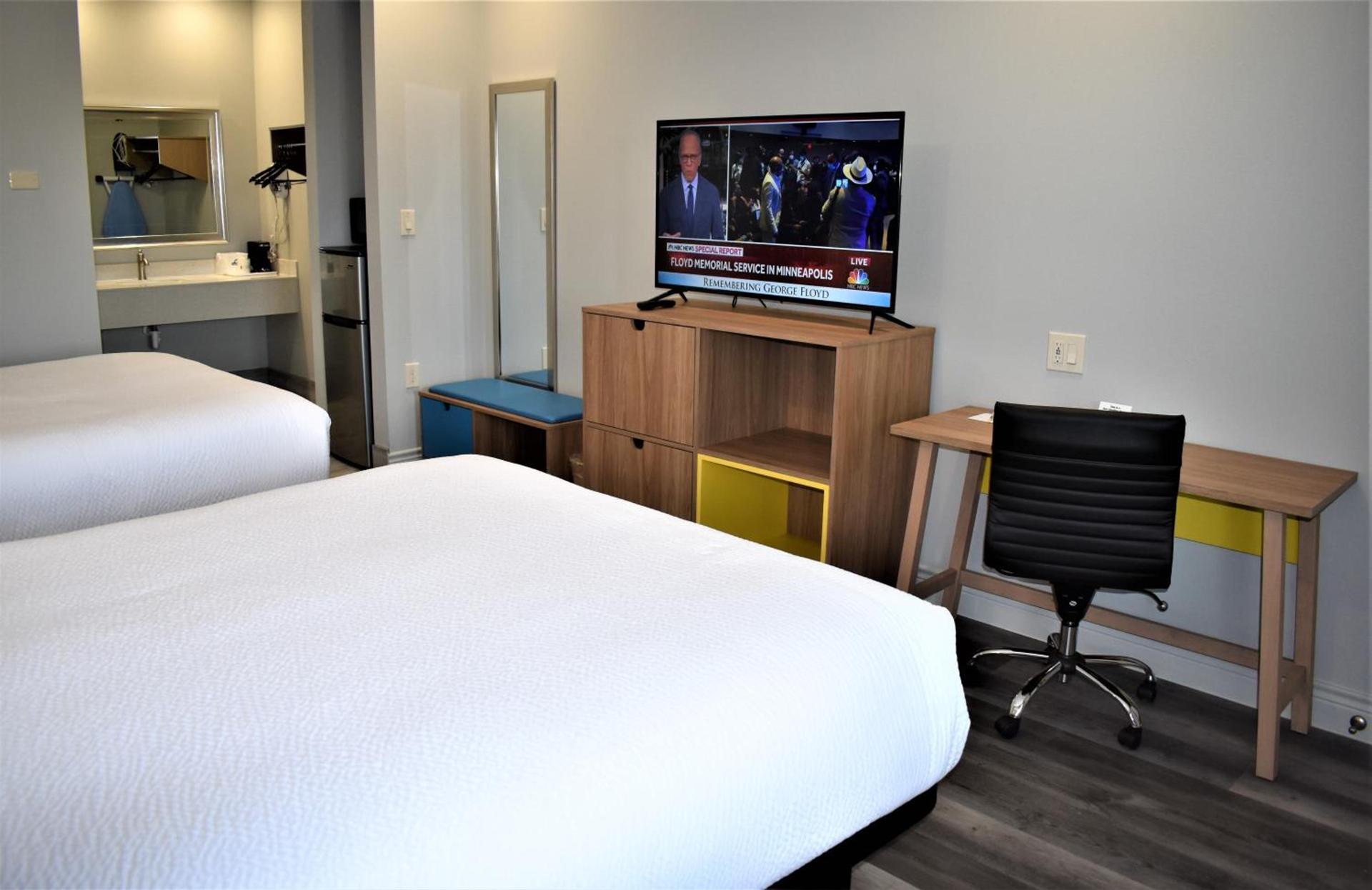 Days Inn & Suites by Wyndham Downtown/University of Houston photo 74