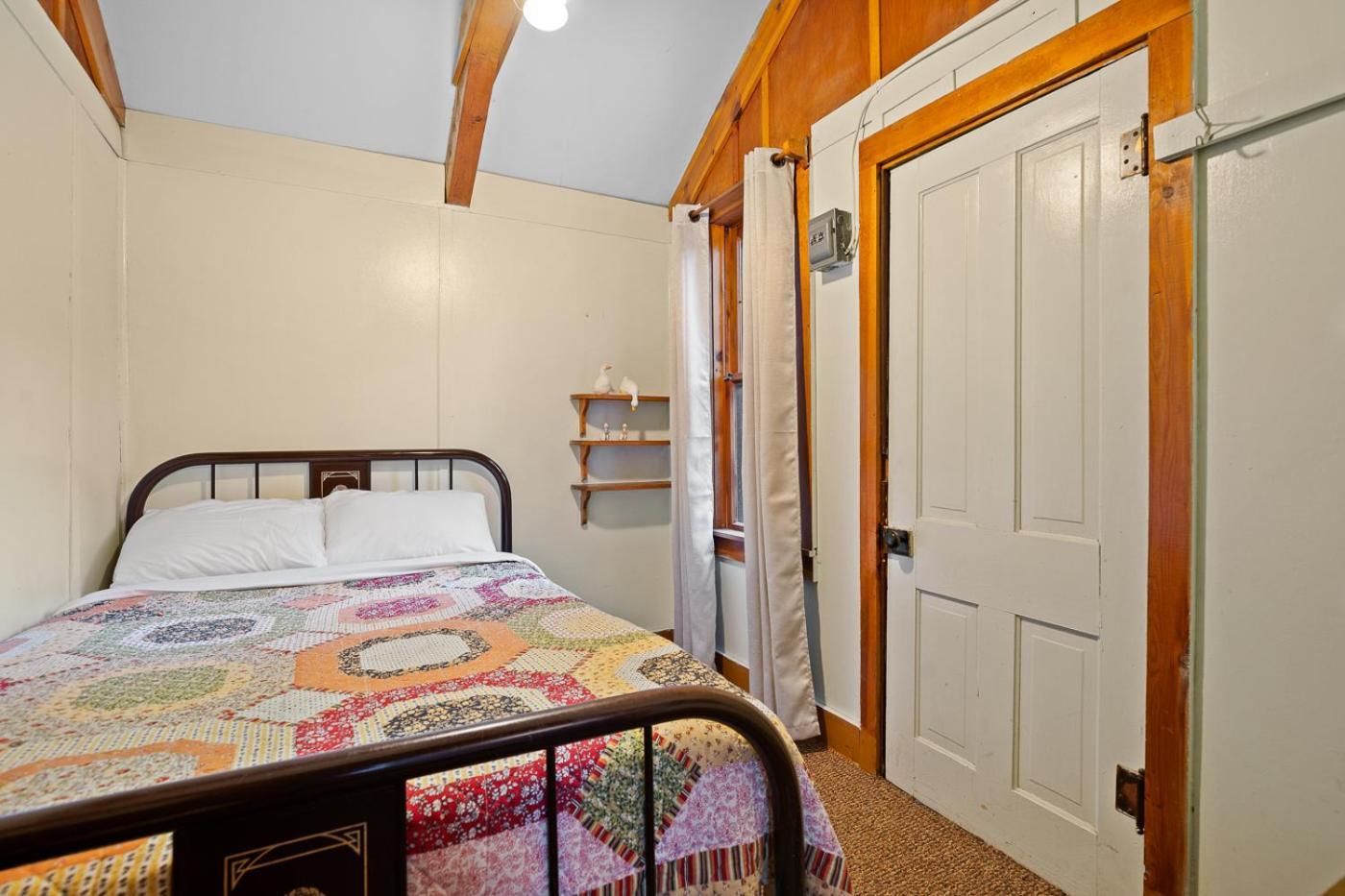 Harney Camp Cabins photo 5