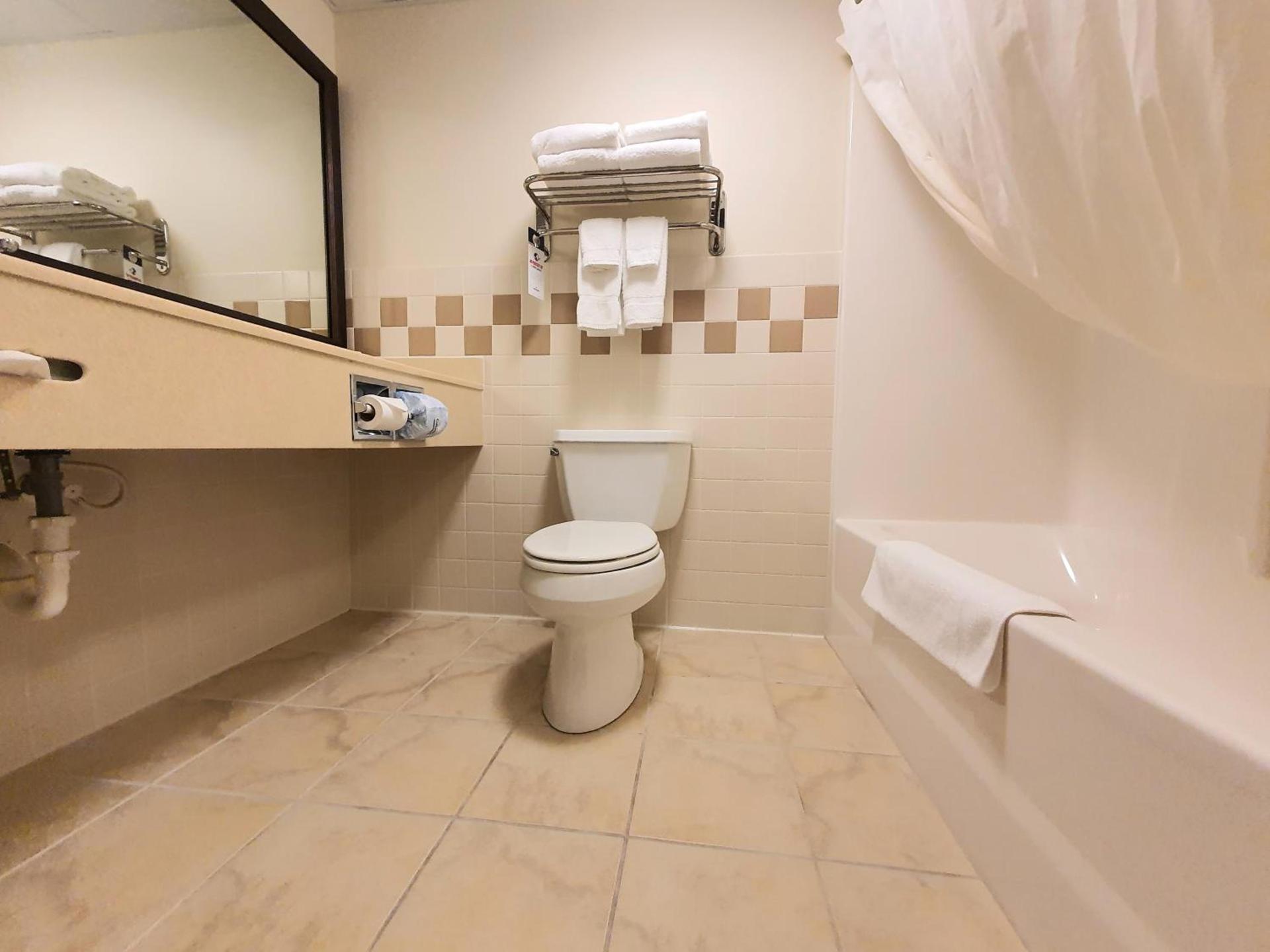 AmeriVu Inn and Suites - Waconia photo 49