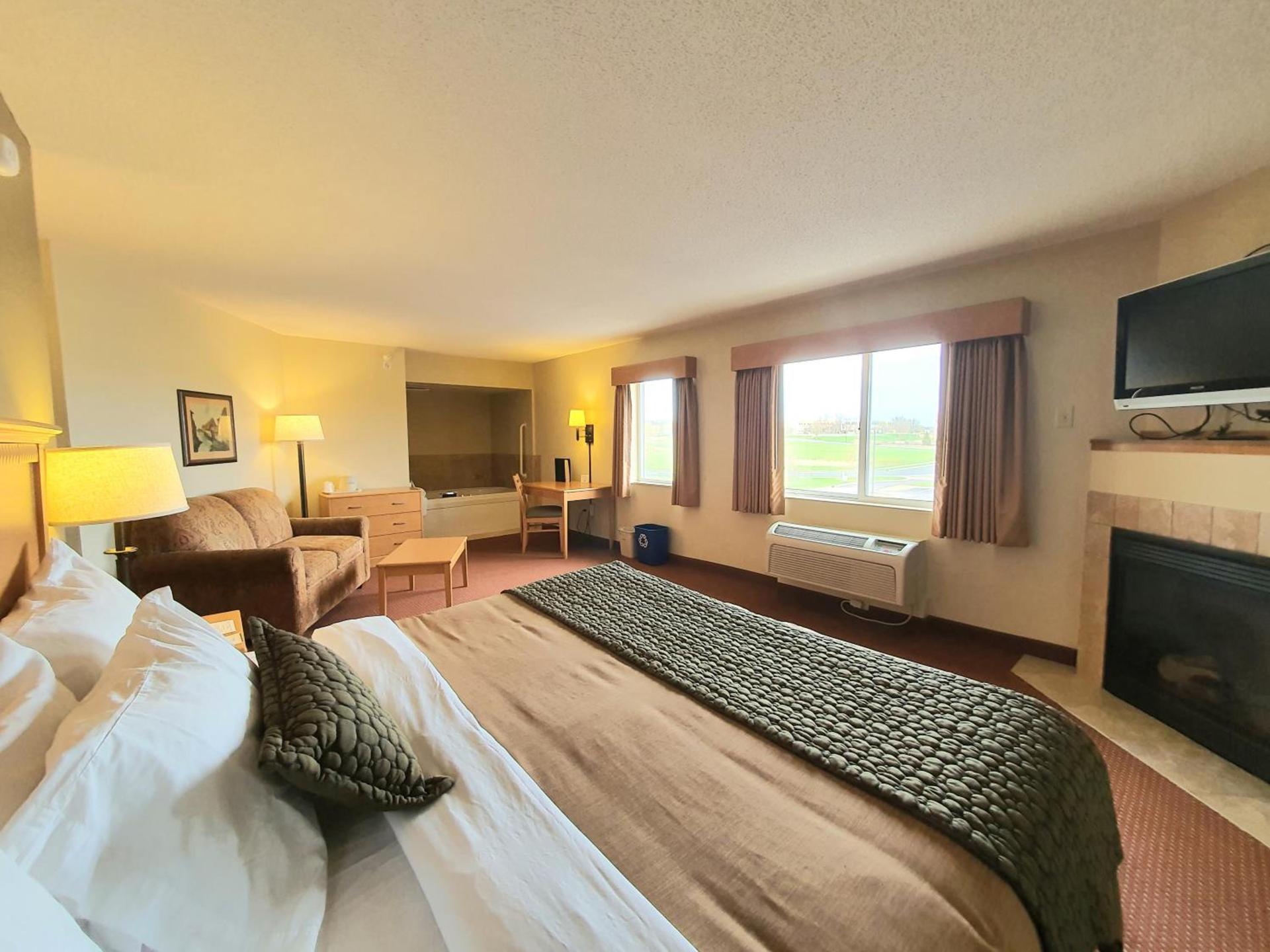 AmeriVu Inn and Suites - Waconia photo 52