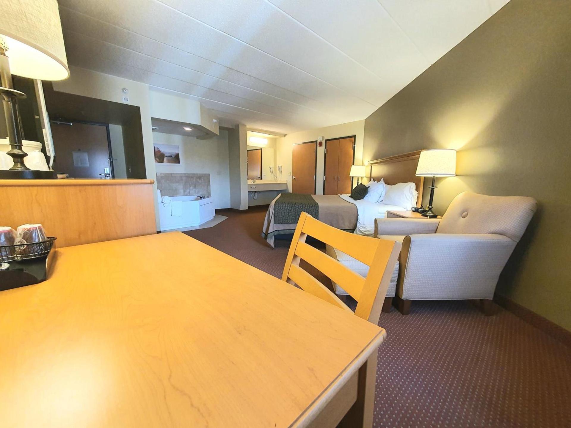 AmeriVu Inn and Suites - Waconia photo 46