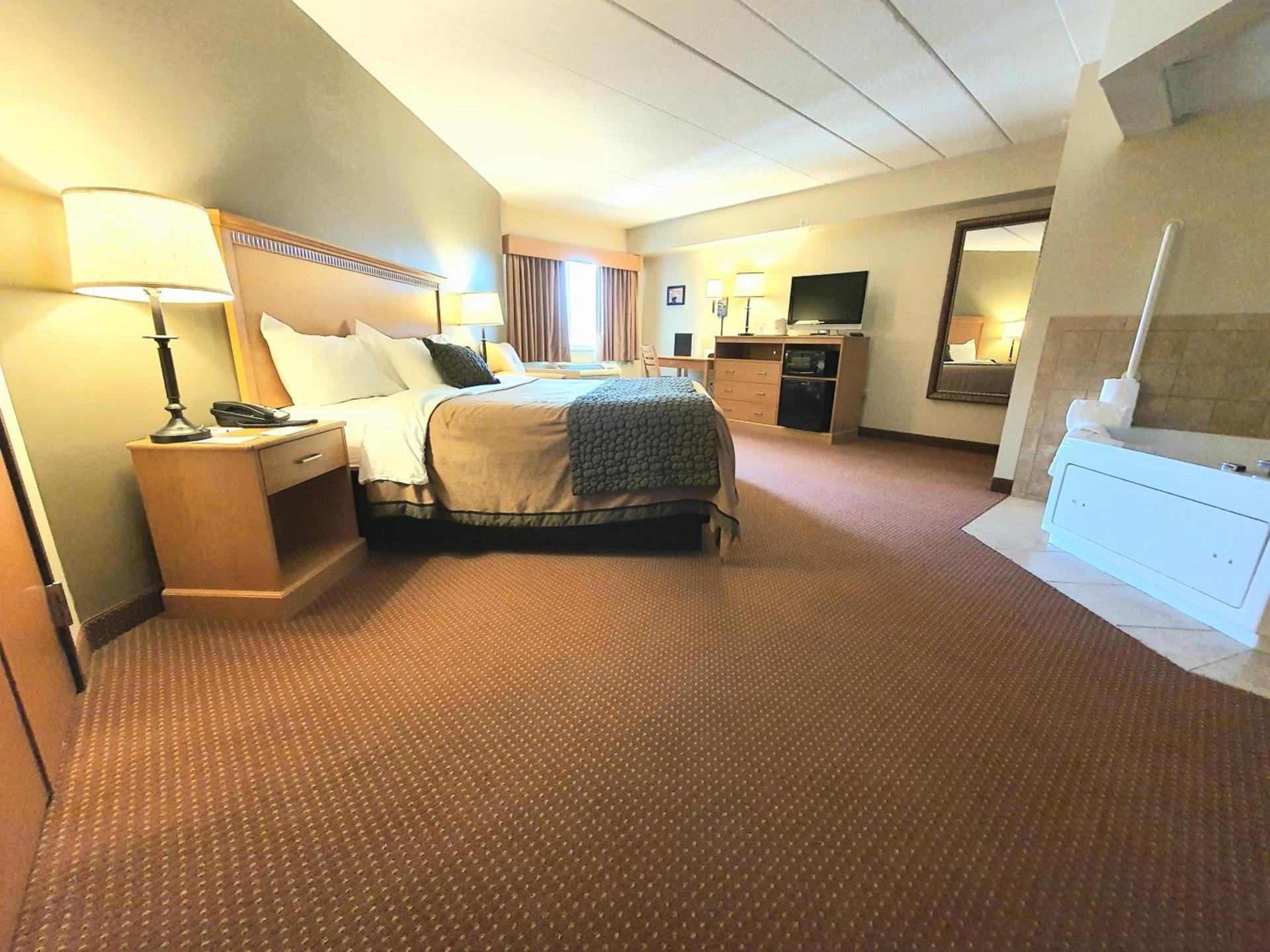 AmeriVu Inn and Suites - Waconia photo 48