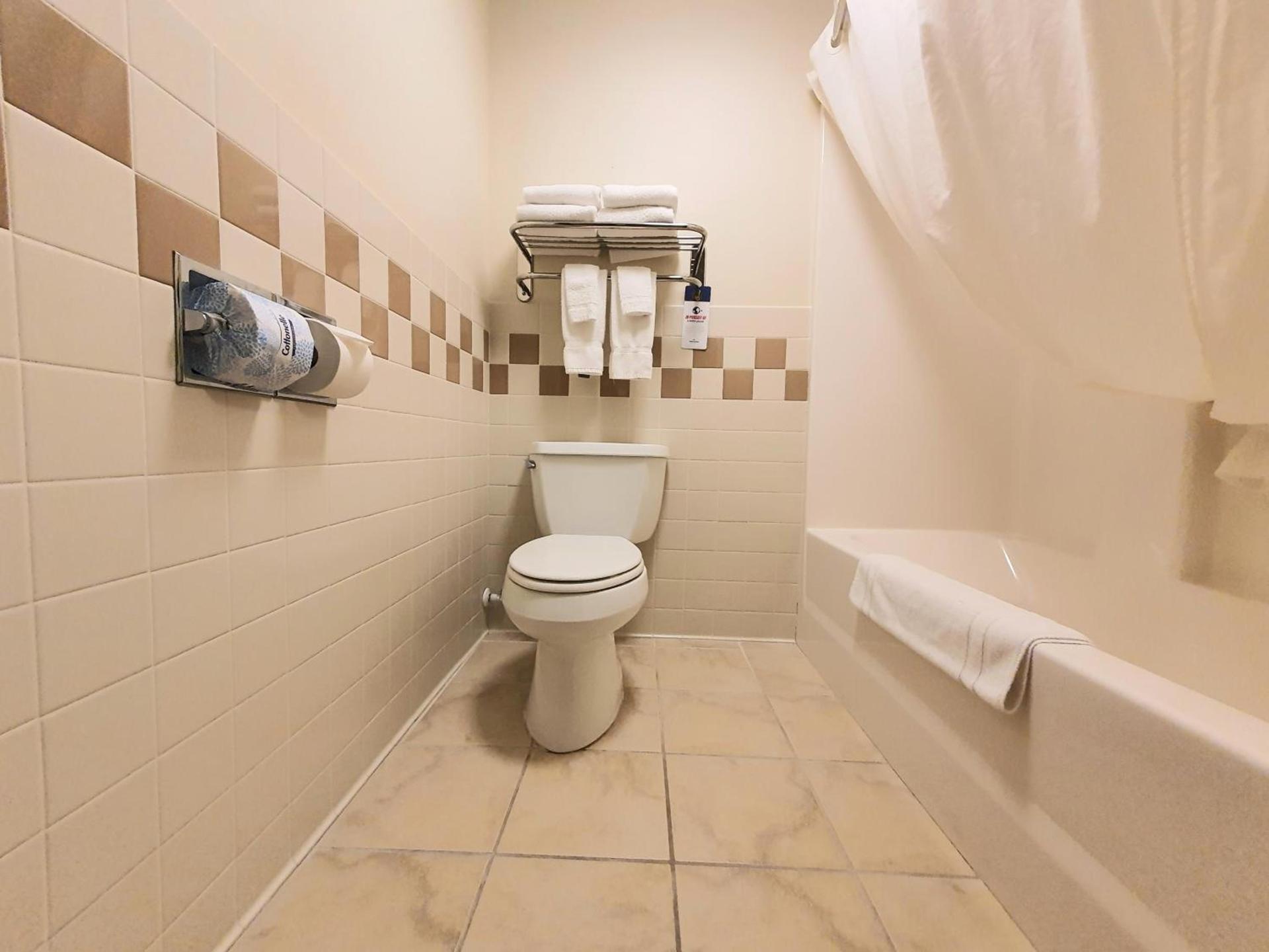 AmeriVu Inn and Suites - Waconia photo 36