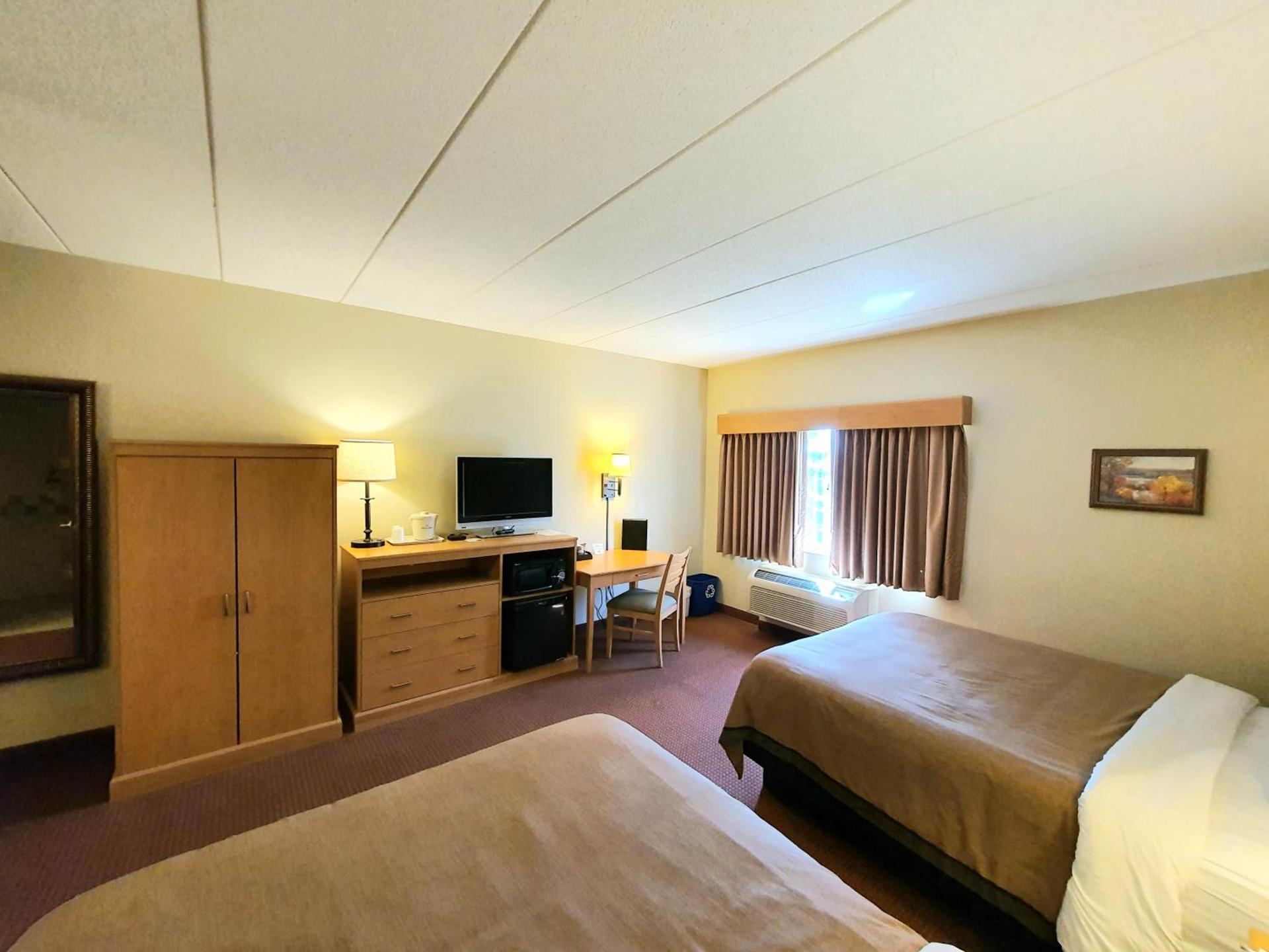 AmeriVu Inn and Suites - Waconia photo 40
