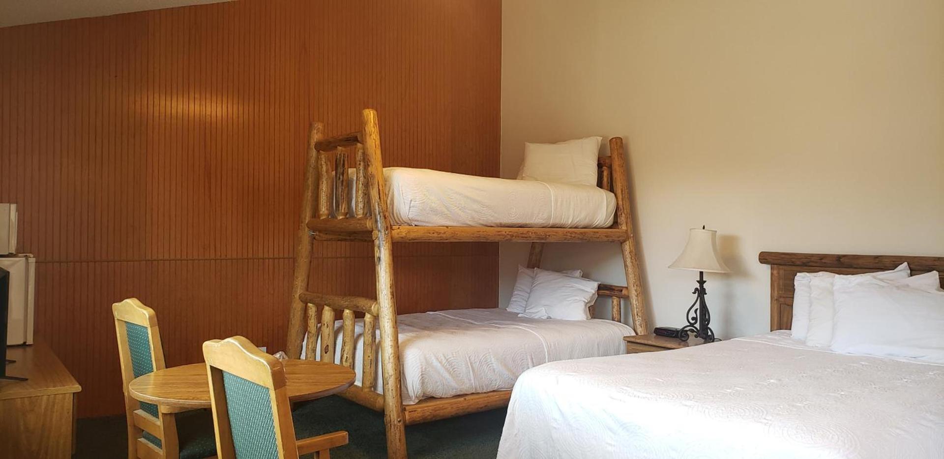 Big Bear Motel photo 9