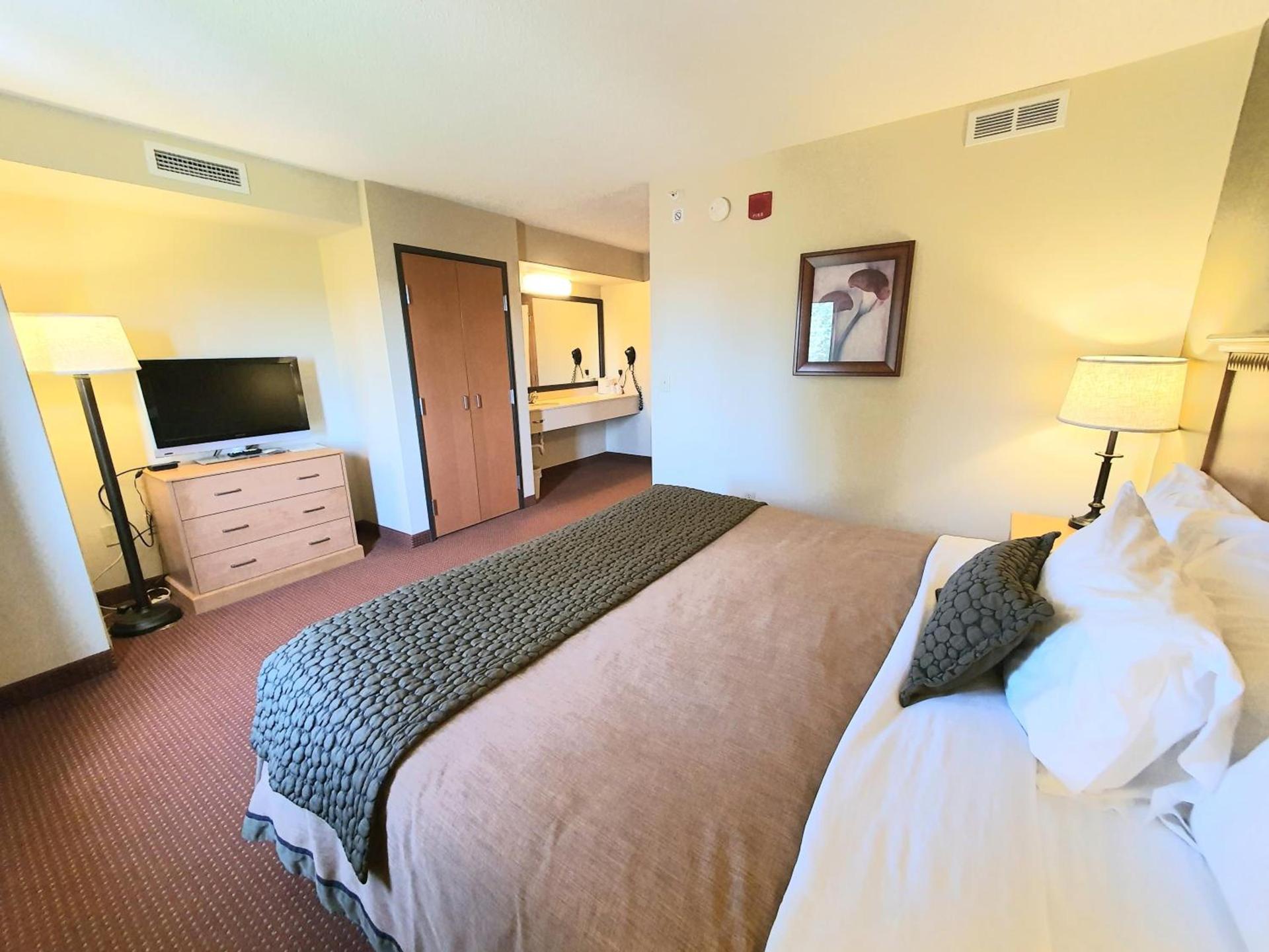 AmeriVu Inn and Suites - Waconia photo 23