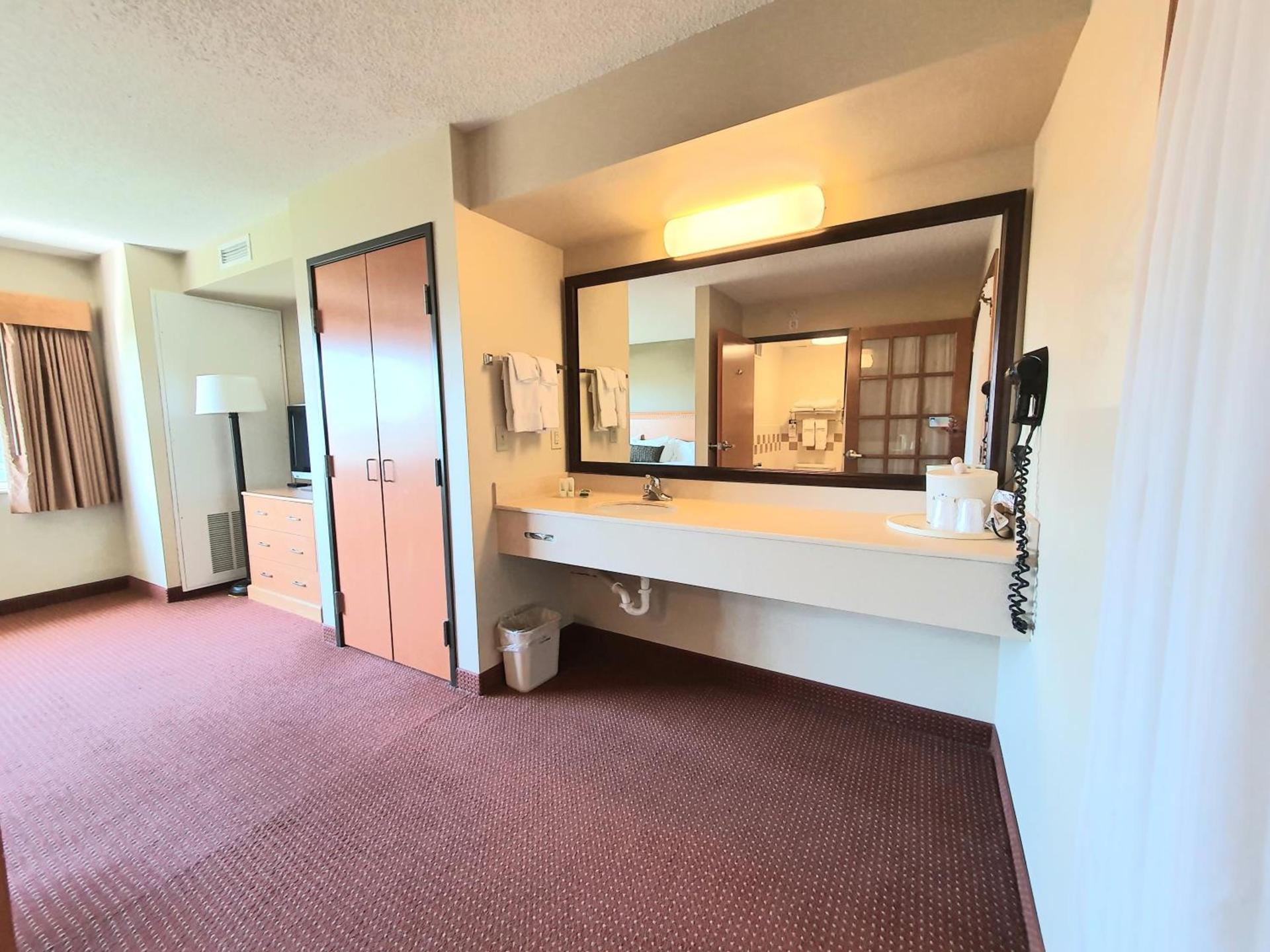 AmeriVu Inn and Suites - Waconia photo 25