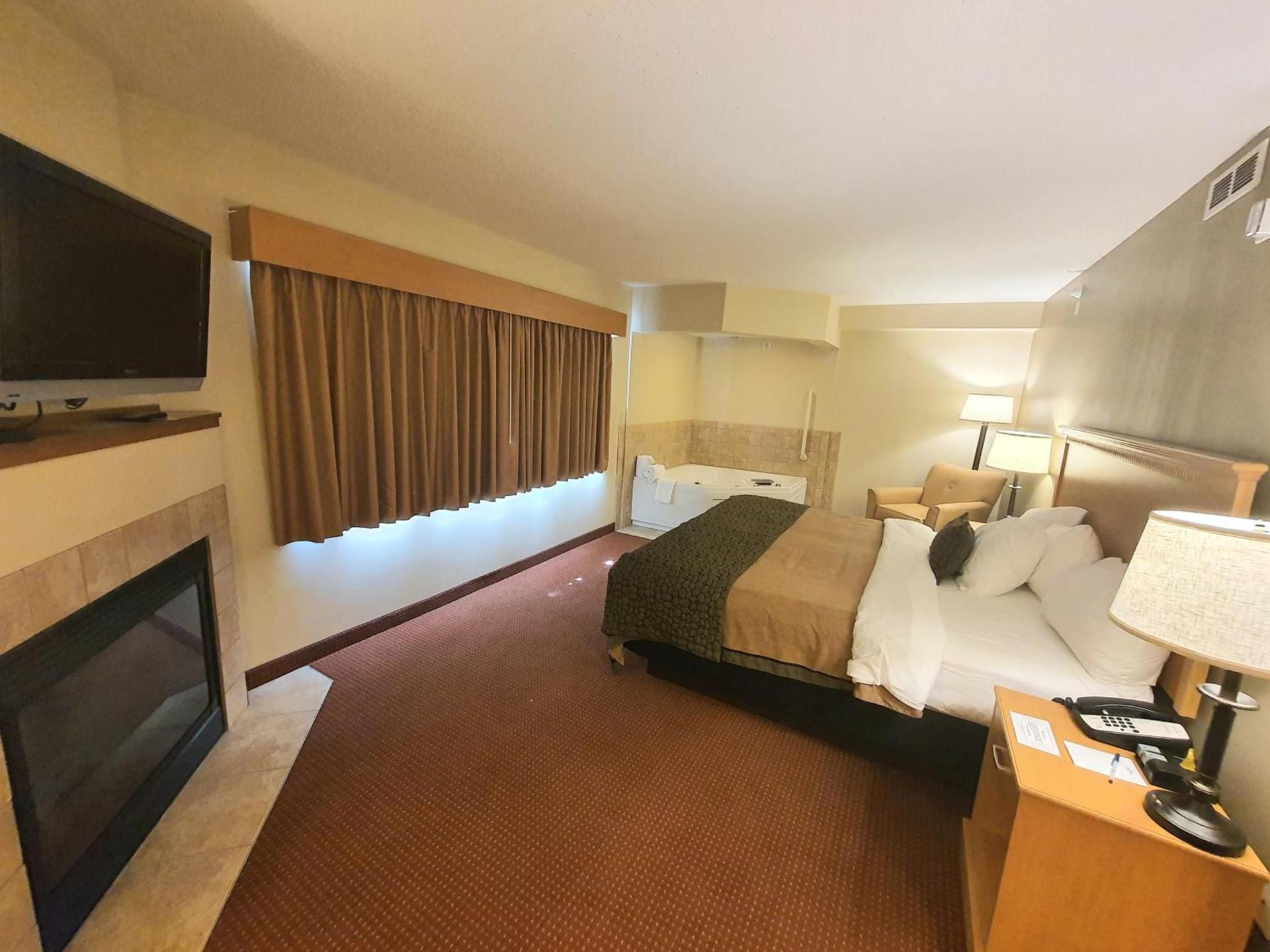AmeriVu Inn and Suites - Waconia photo 17