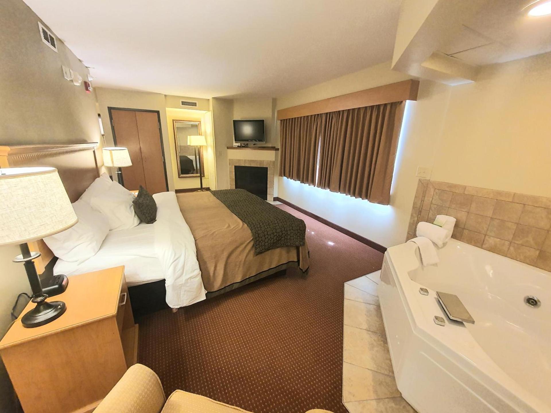 AmeriVu Inn and Suites - Waconia photo 18