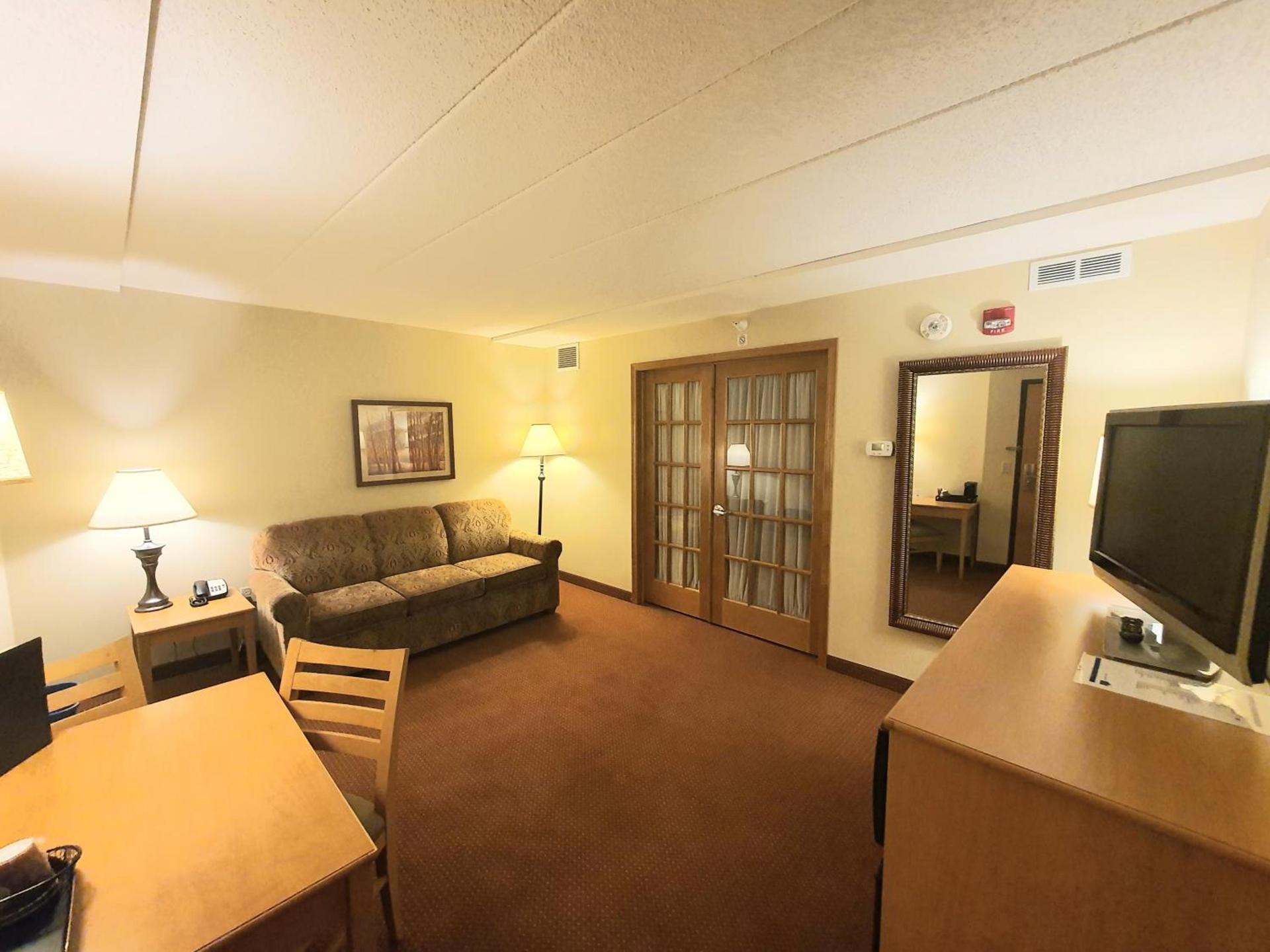 AmeriVu Inn and Suites - Waconia photo 19
