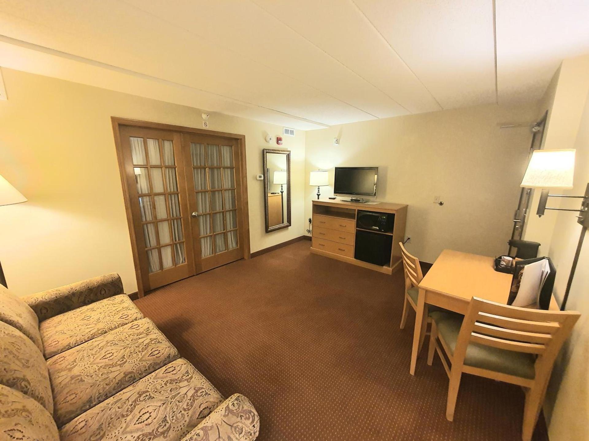 AmeriVu Inn and Suites - Waconia photo 20