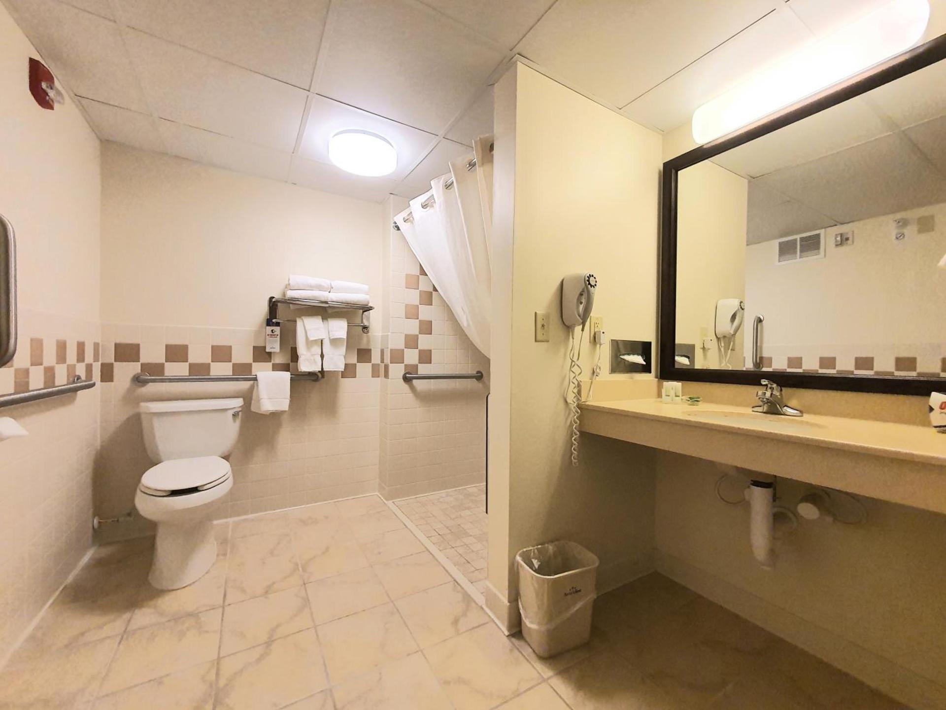 AmeriVu Inn and Suites - Waconia photo 15