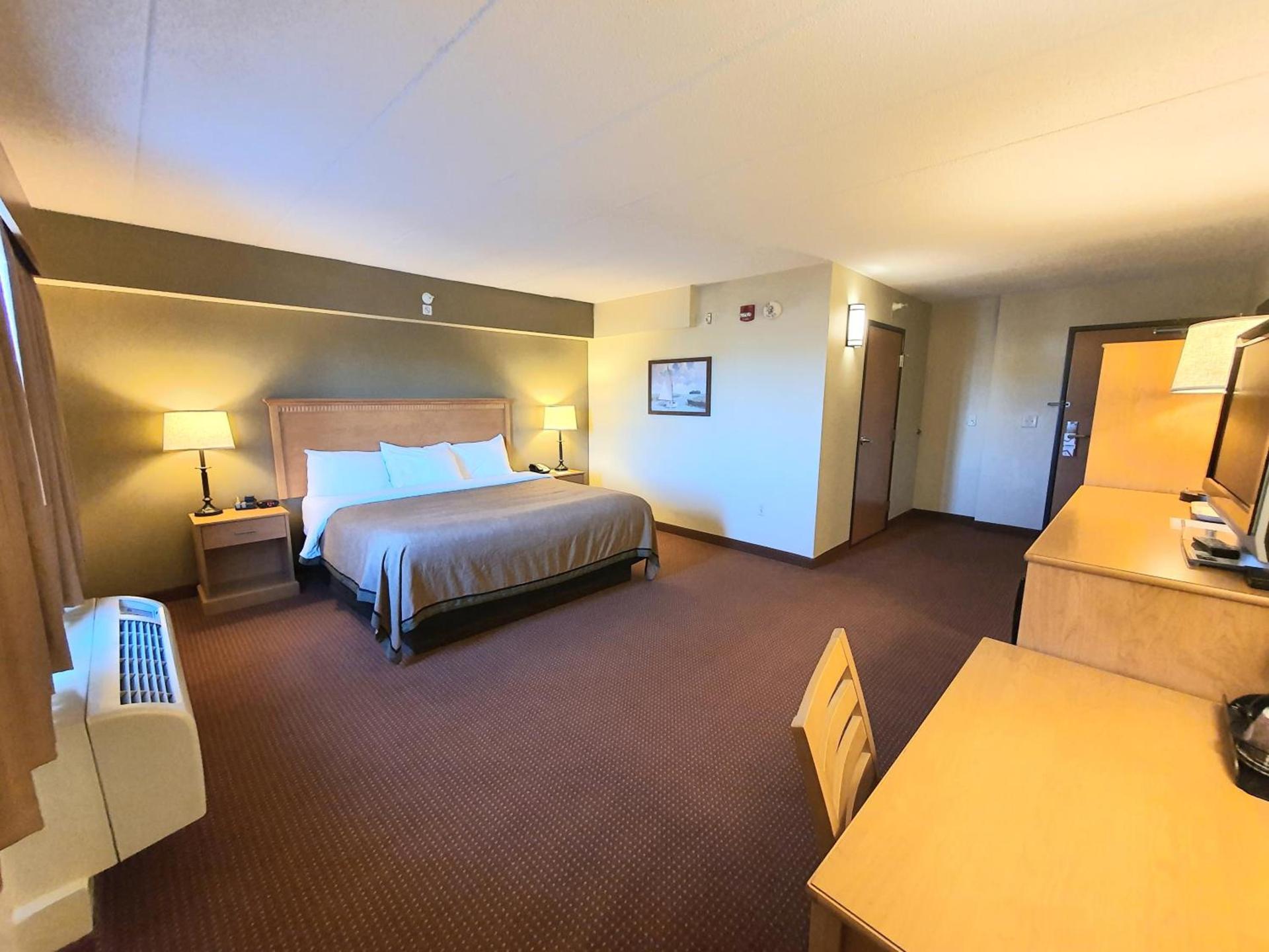 AmeriVu Inn and Suites - Waconia photo 12
