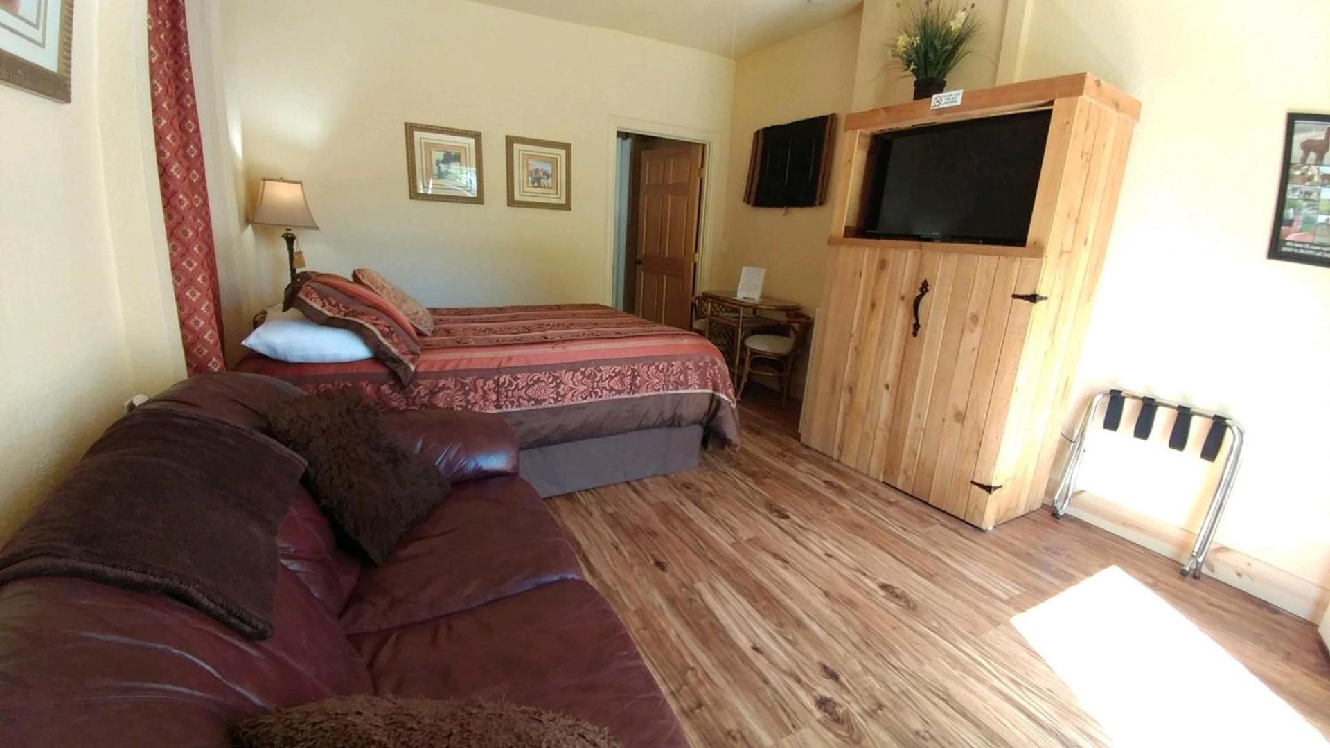 Alpaca Inn, The photo 49