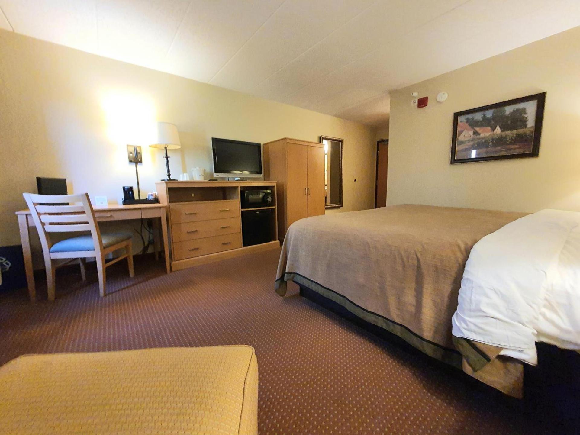 AmeriVu Inn and Suites - Waconia photo 7