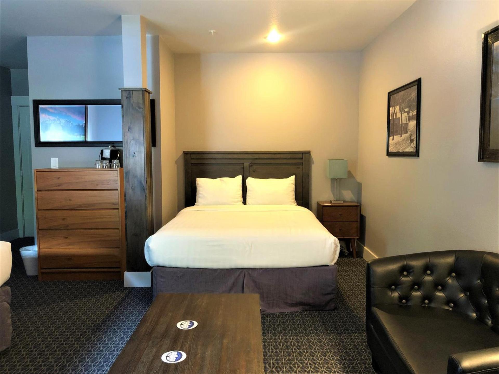 Blue Elk Inn photo 42