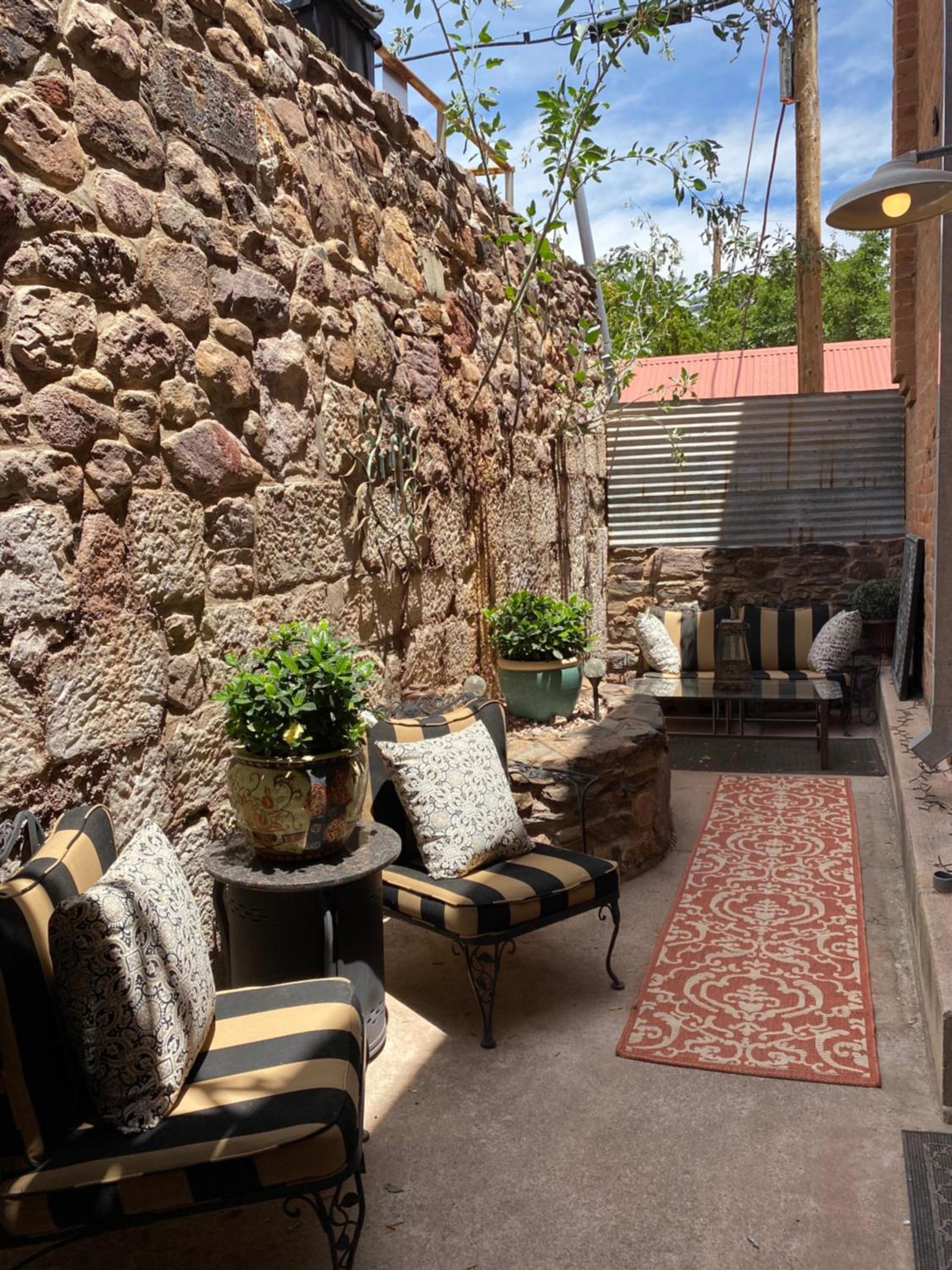 Bisbee Brownstone Suites photo 16