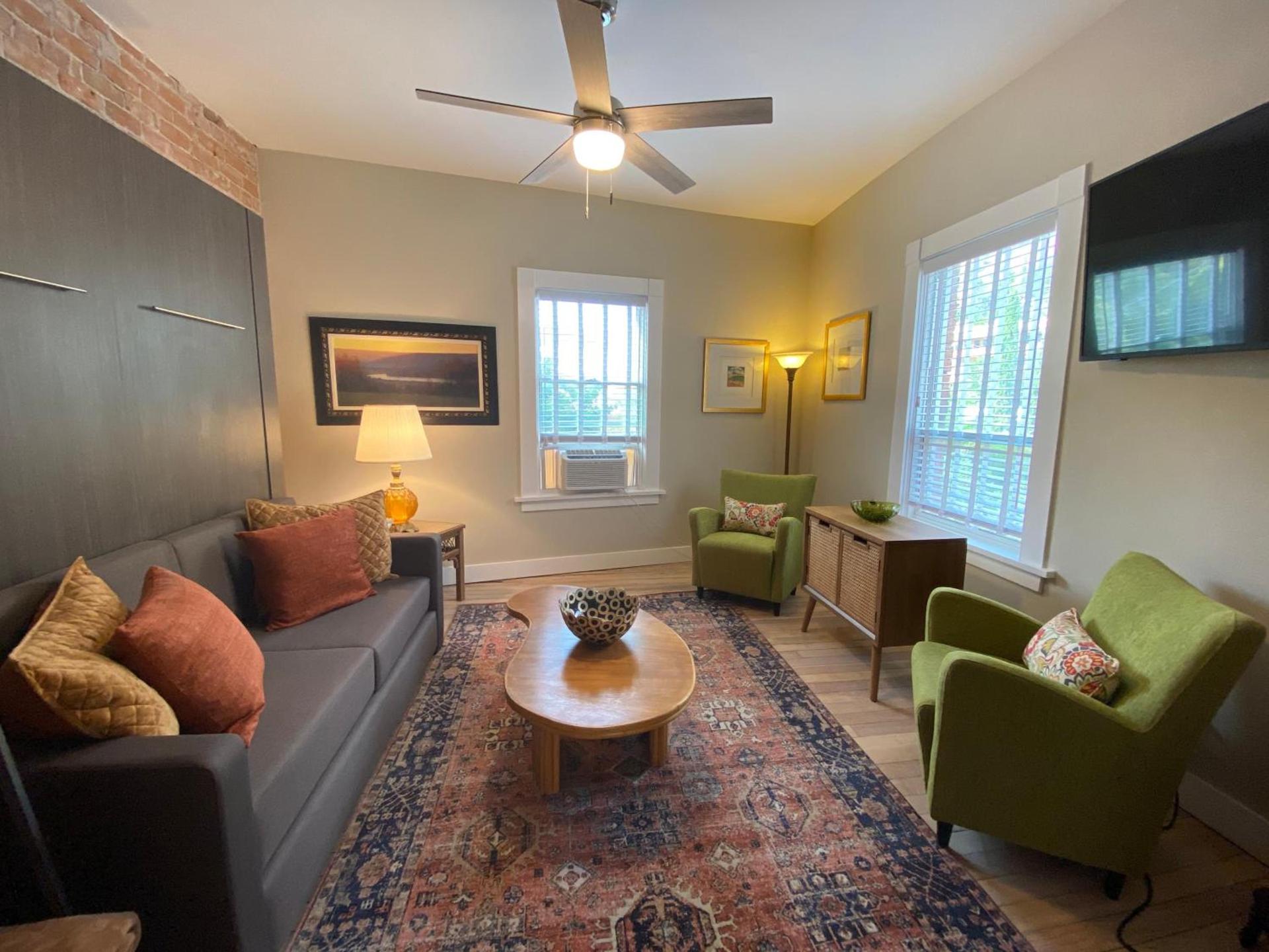 Bisbee Brownstone Suites photo 9