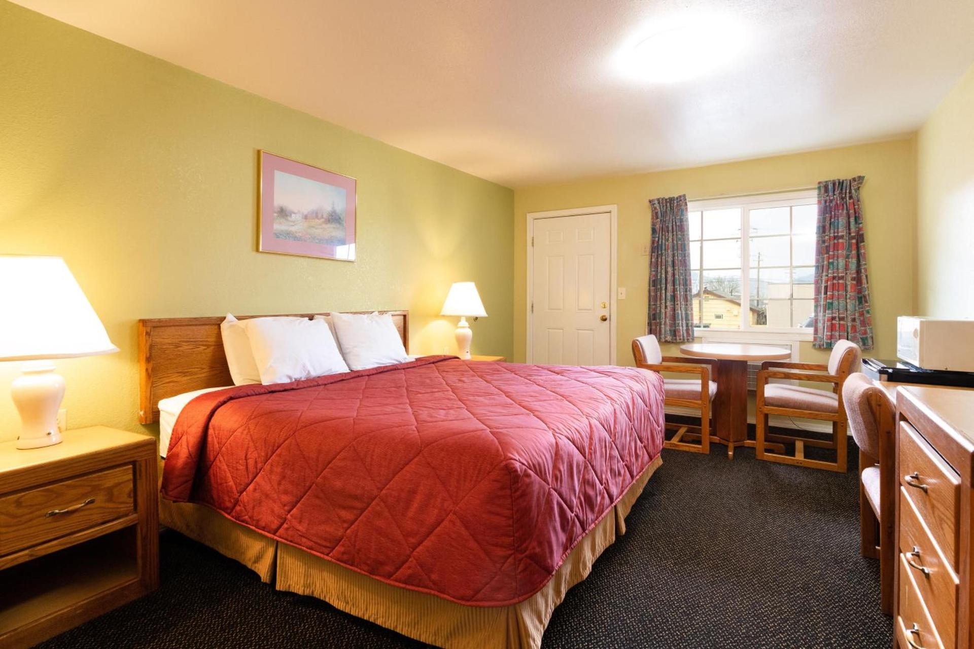 Roseburg Inn photo 2