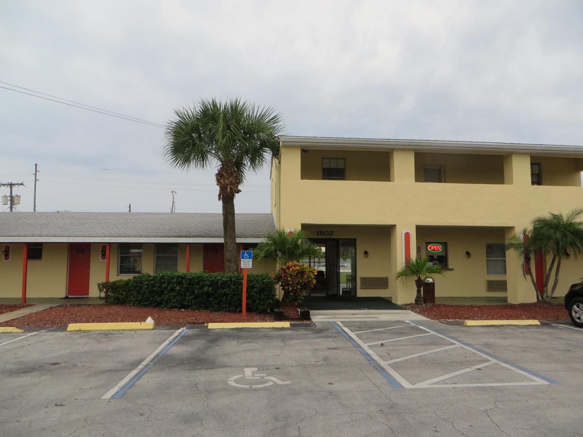 Sunset Inn- Fort Pierce, FL photo 35