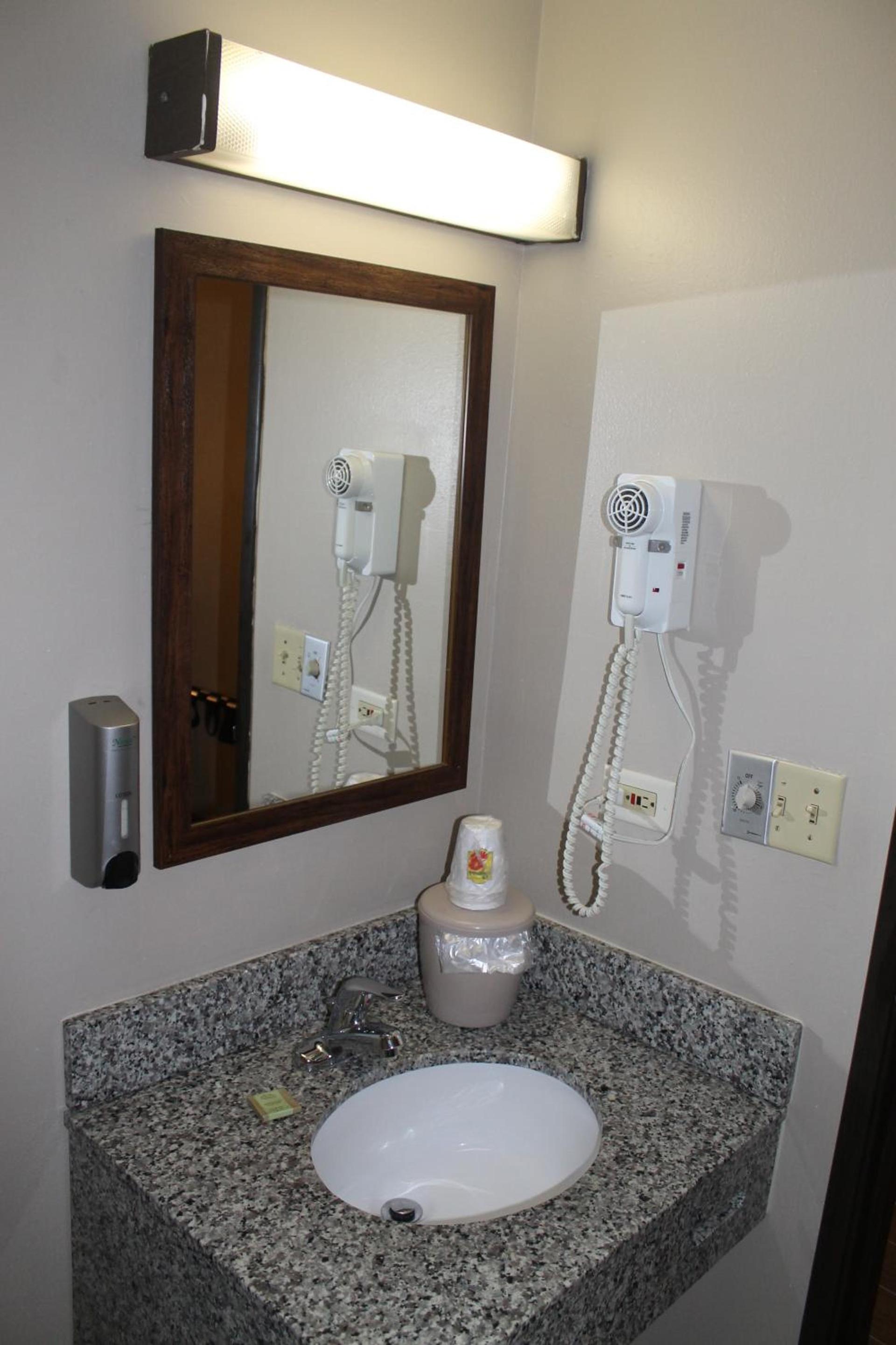 Super 8 by Wyndham Bridgeview/Chicago Area photo 14