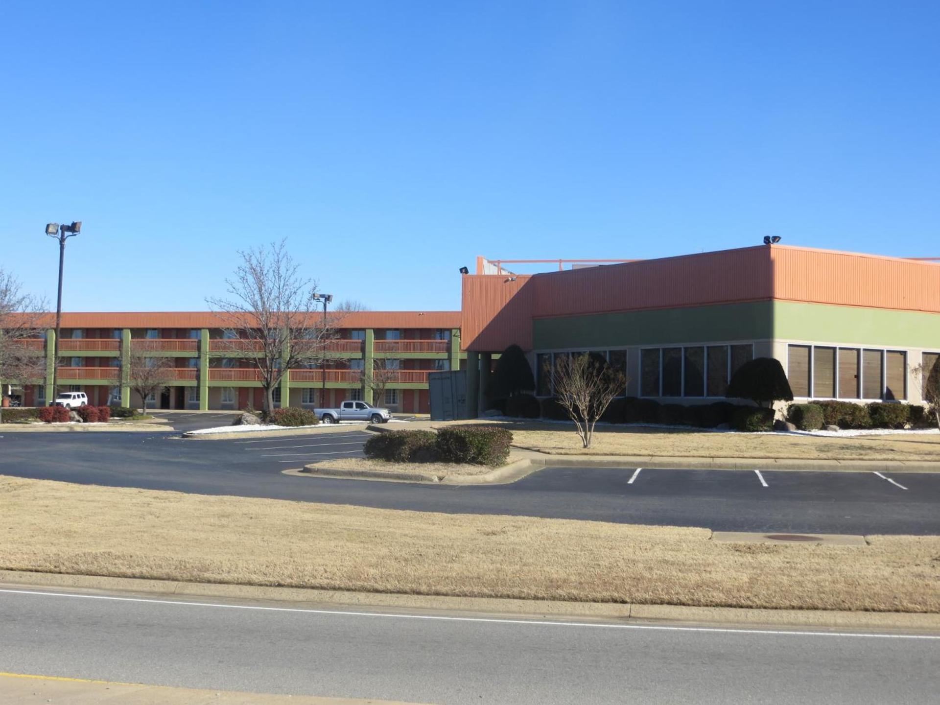 Super 8 by Wyndham Little Rock/Otter Creek photo 29