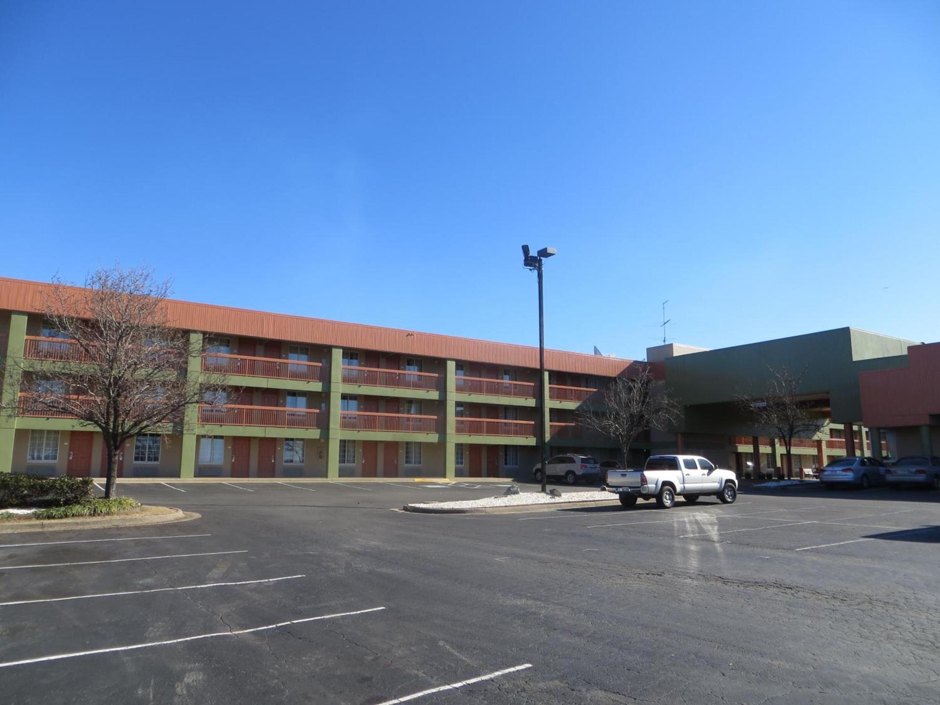 Super 8 by Wyndham Little Rock/Otter Creek photo 28